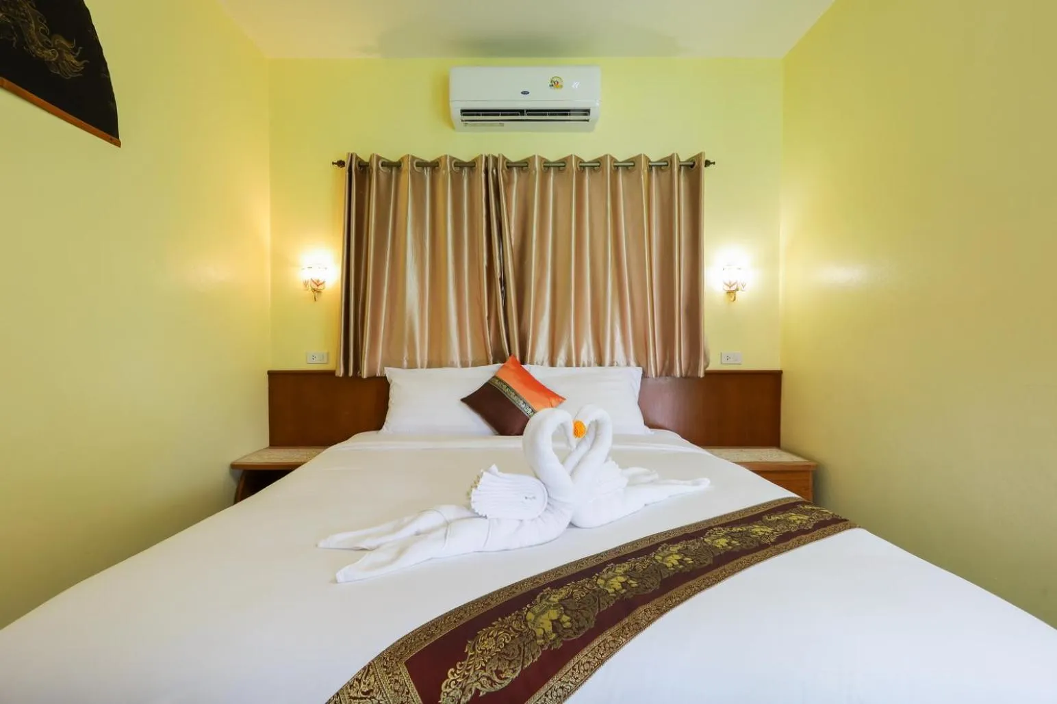 Bedroom, Bed in The Golddiggers Resort