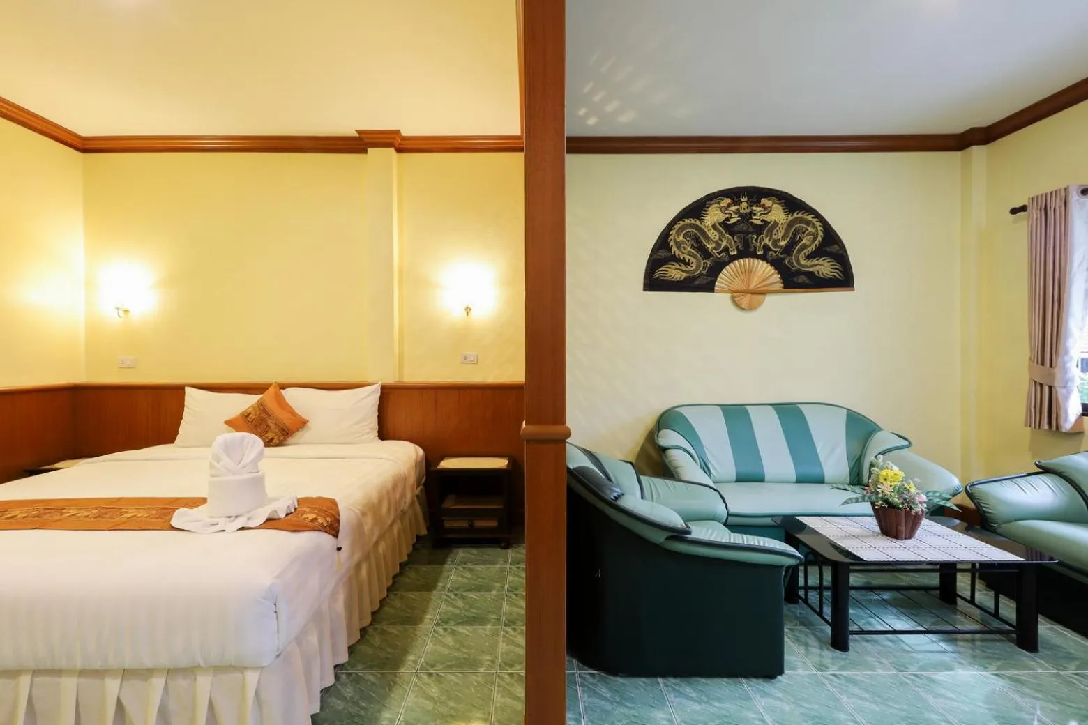 Living room, Bed in The Golddiggers Resort