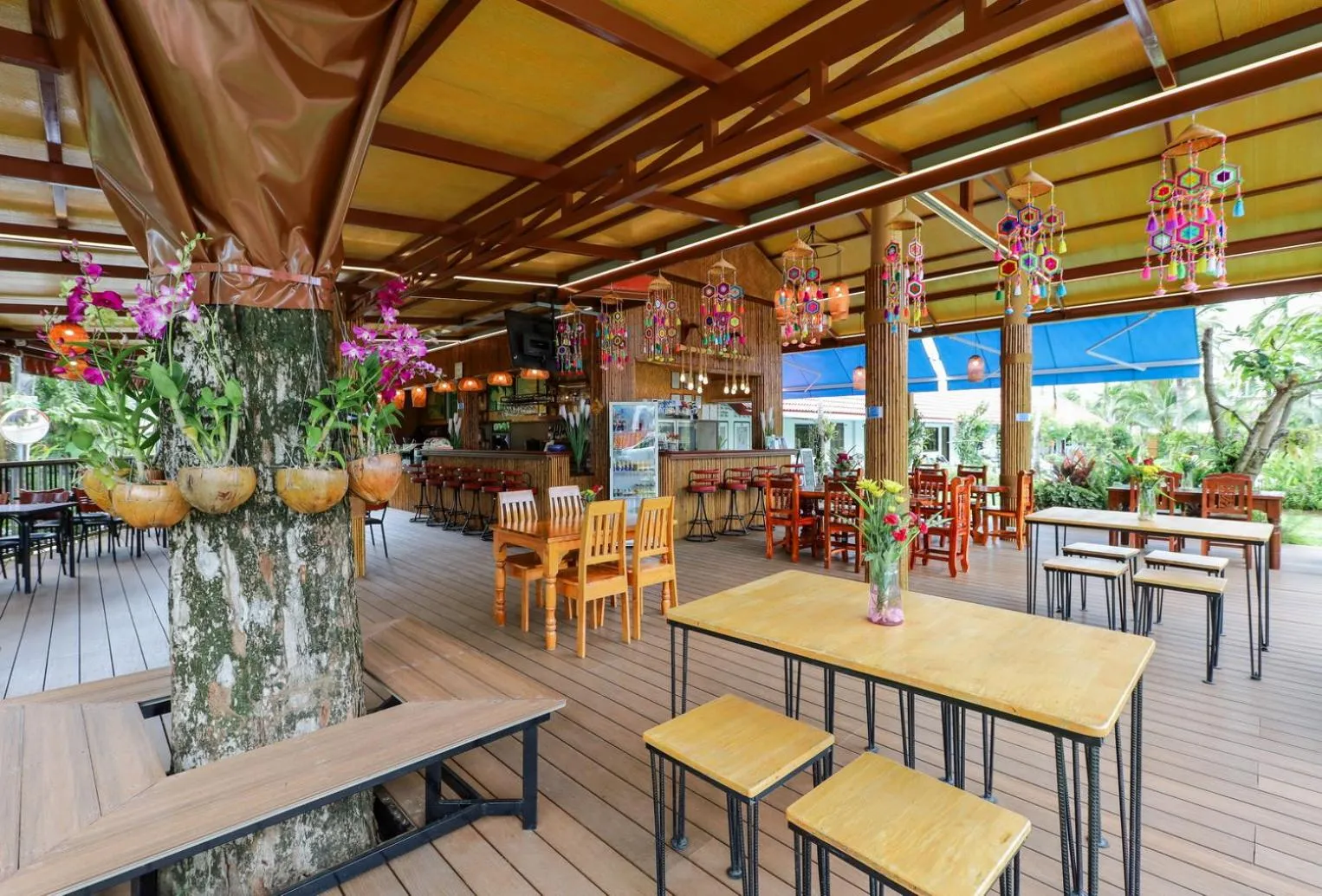 Restaurant/places to eat in The Golddiggers Resort