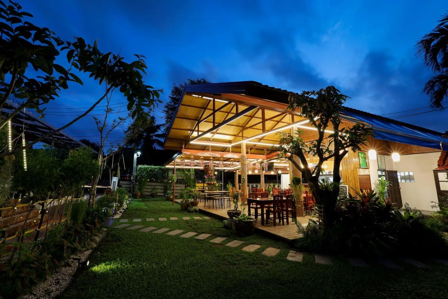 Restaurant/places to eat in The Golddiggers Resort