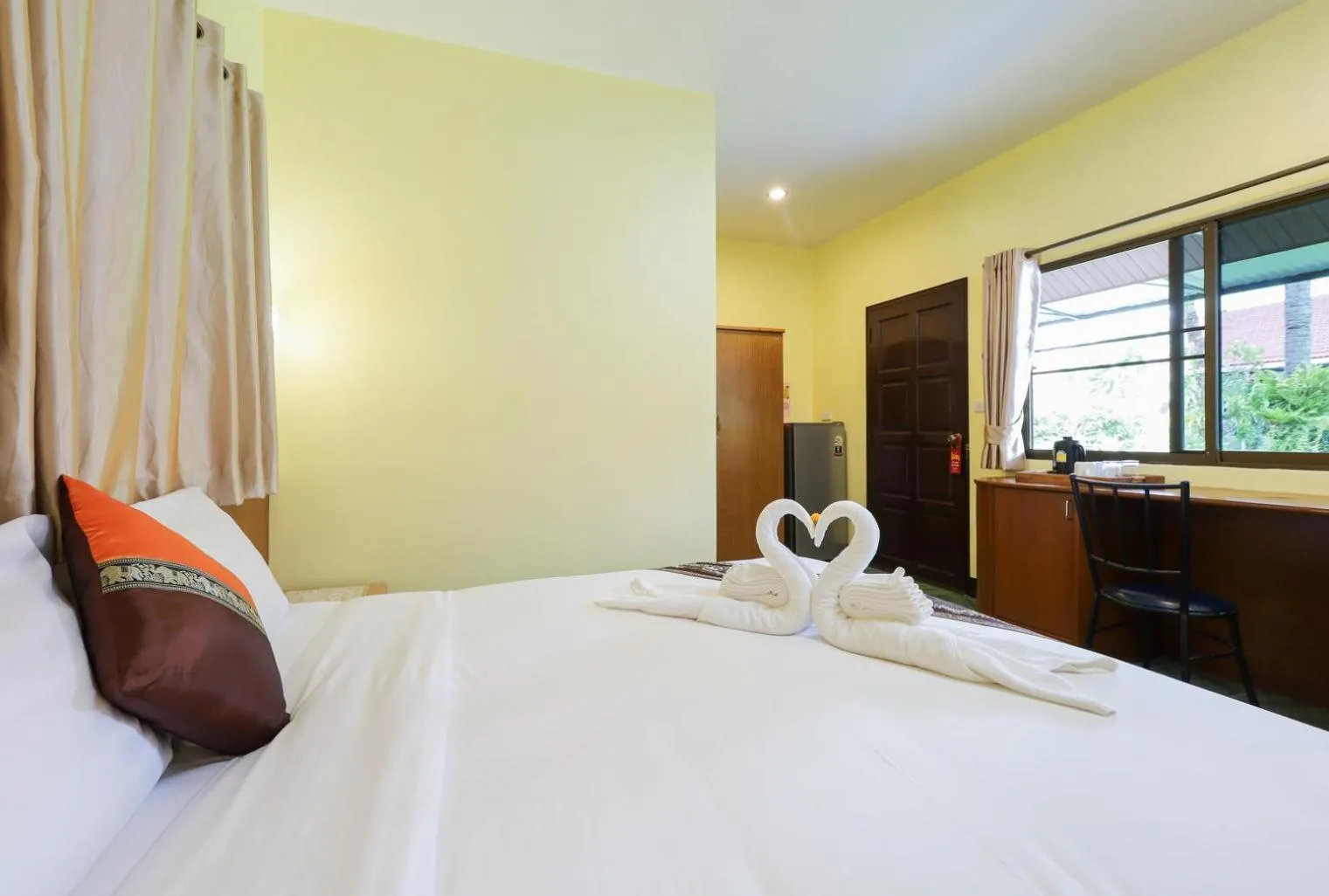 Bedroom, Bed in The Golddiggers Resort