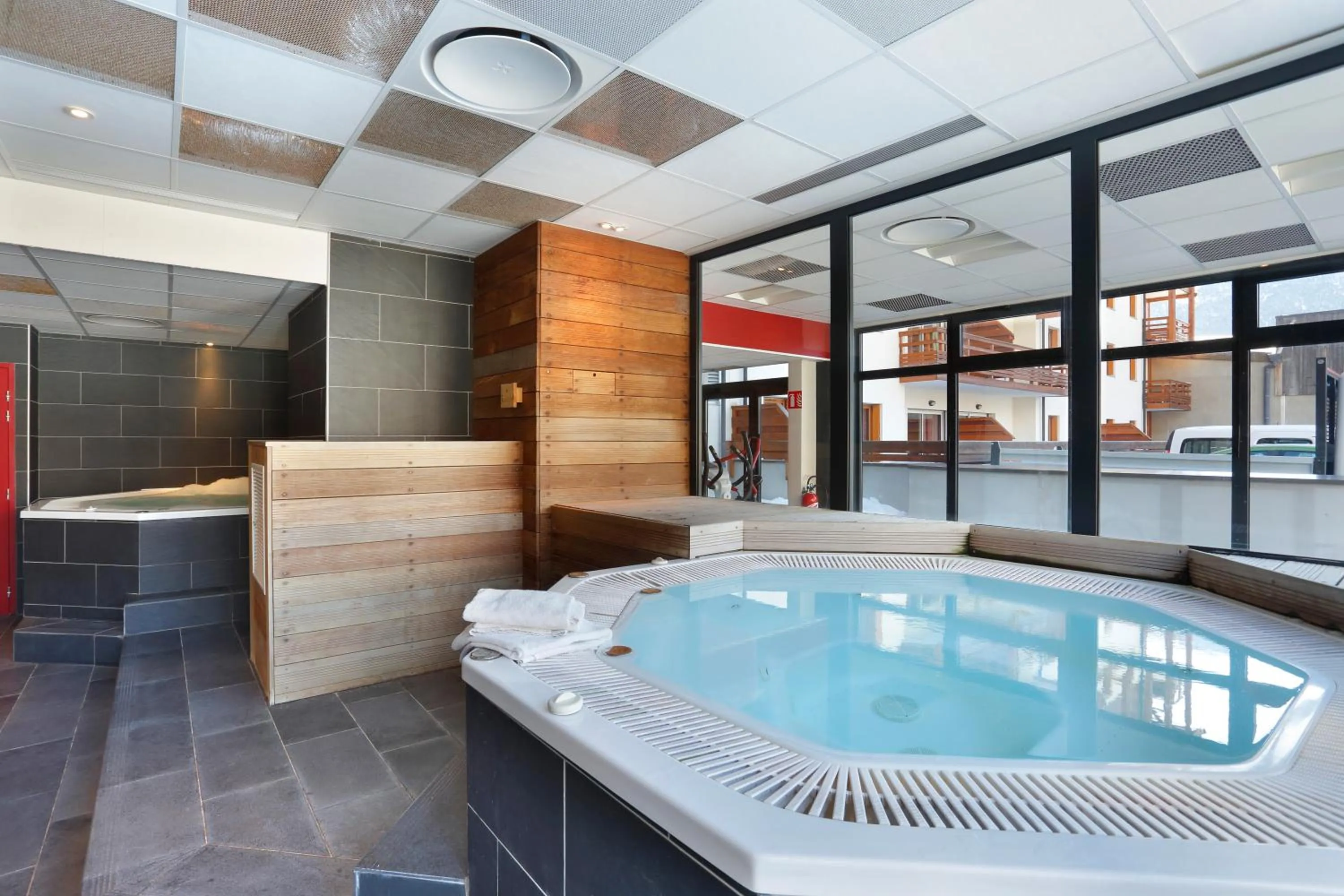 Hot Tub in Résidence Néméa L'Aigle Bleu