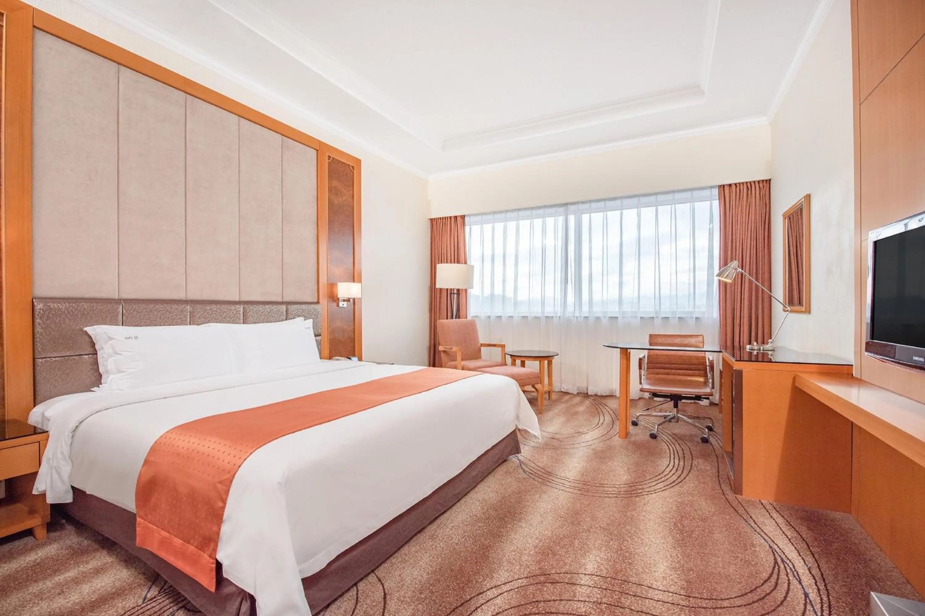 Photo of the whole room, Bed in Holiday Inn Beijing Chang An West by IHG