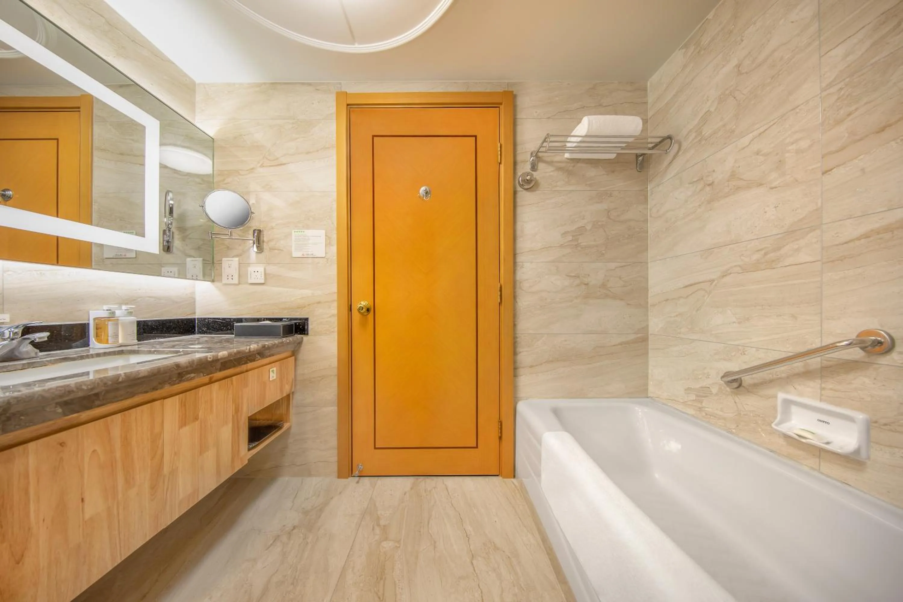 Toilet in Holiday Inn Beijing Chang An West by IHG