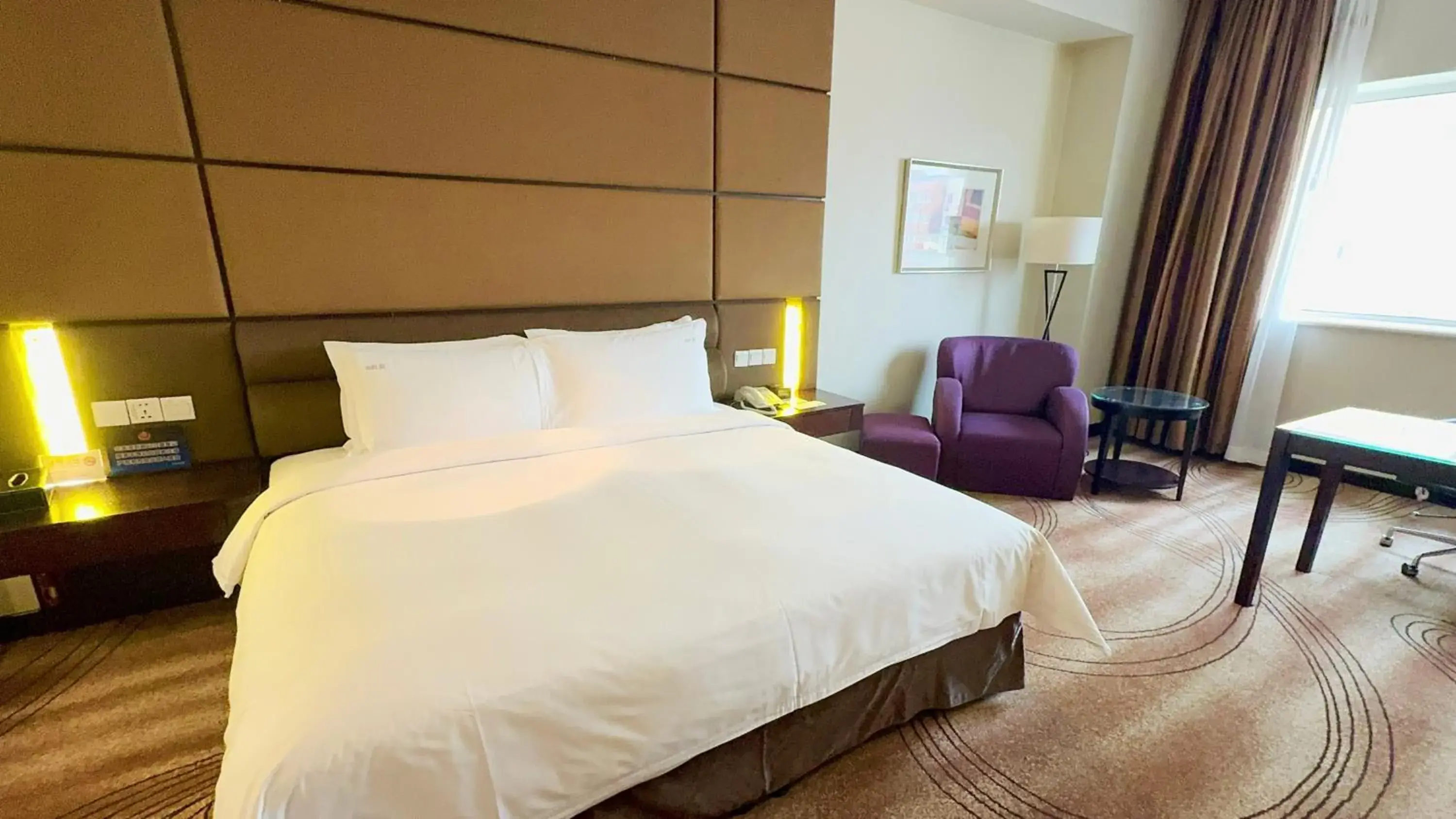 Bedroom, Bed in Holiday Inn Beijing Chang An West by IHG Bedroom, Bed in Holiday Inn Beijing Chang An West by IHG