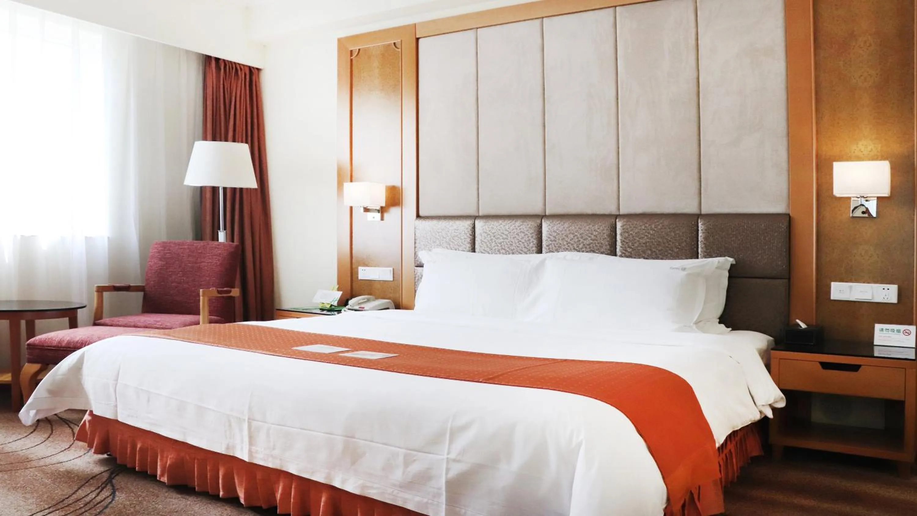 Photo of the whole room, Bed in Holiday Inn Beijing Chang An West by IHG