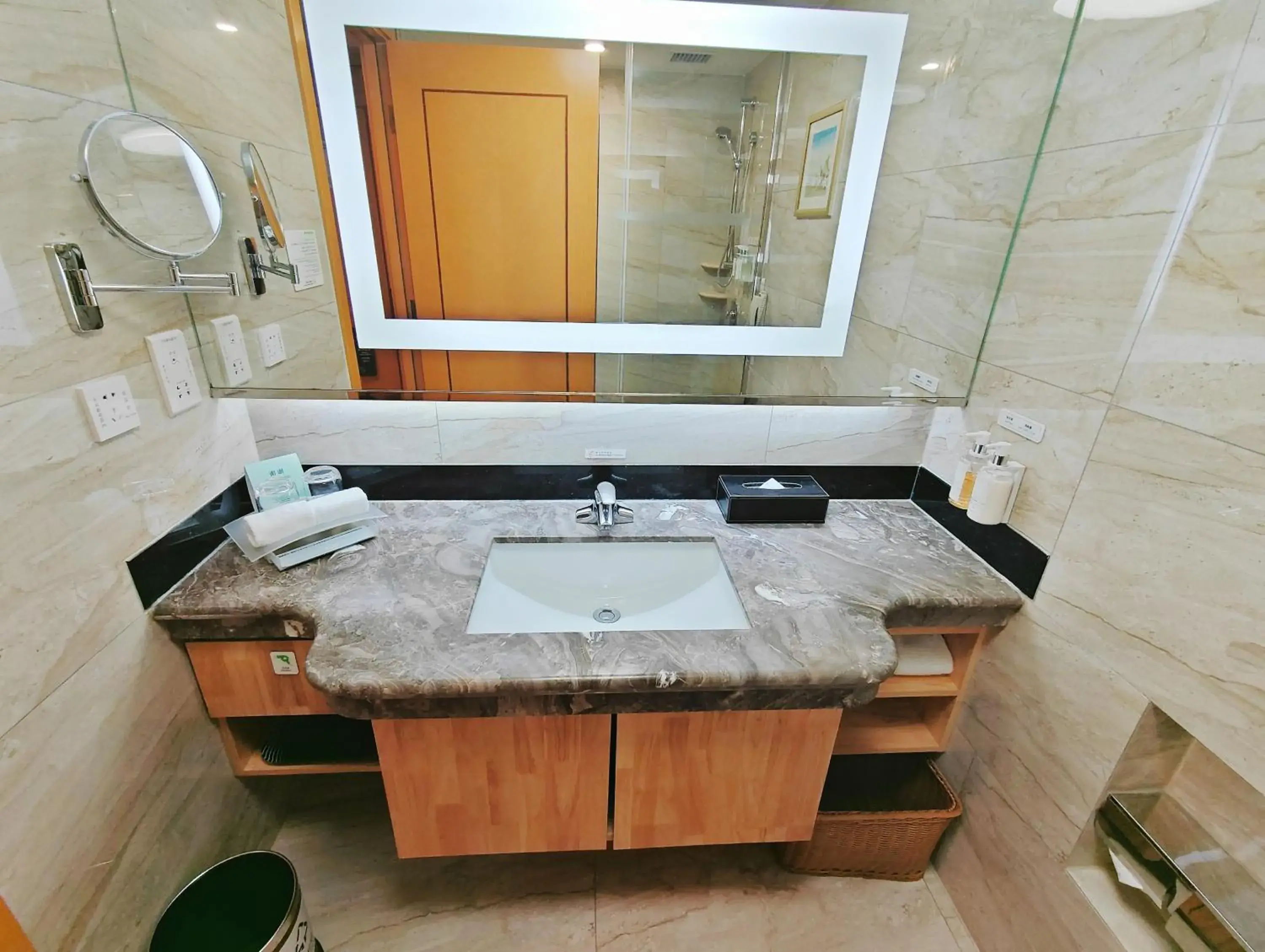 Property building in Holiday Inn Beijing Chang An West by IHG Property building in Holiday Inn Beijing Chang An West by IHG