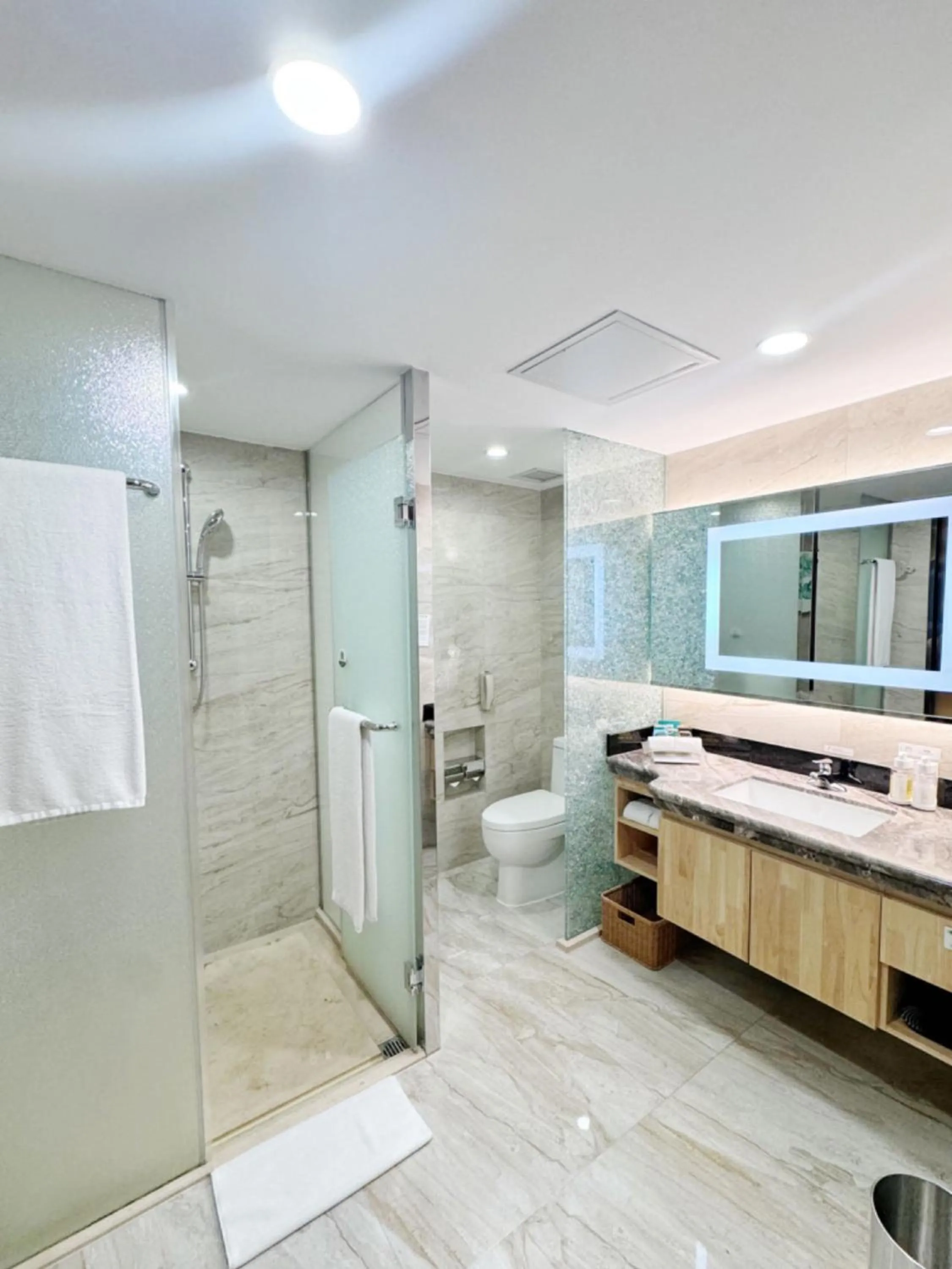 Toilet in Holiday Inn Beijing Chang An West by IHG