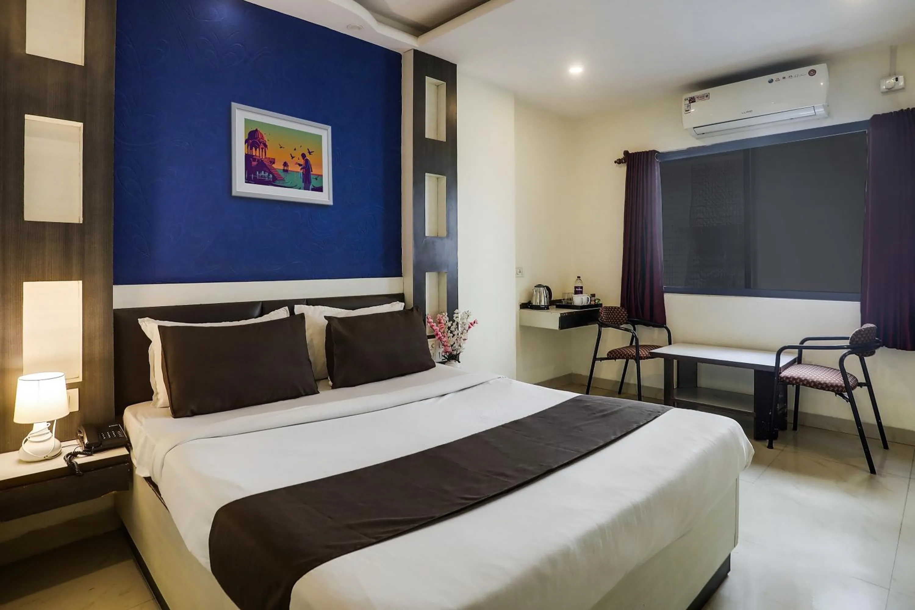 Bedroom, Bed in Super Capital O Prestige