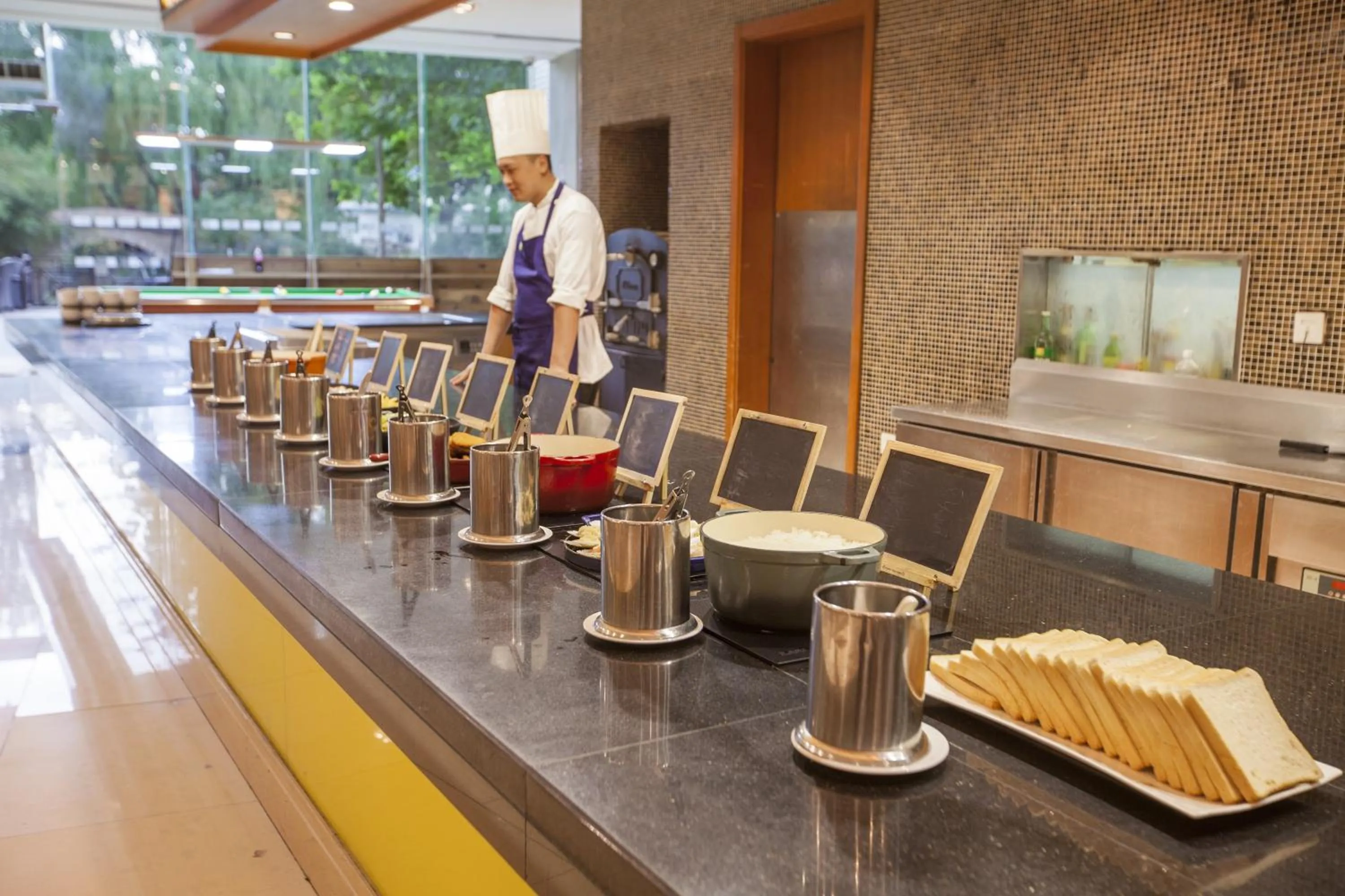 Breakfast in LeafIN Hotel Beijing Minzuyuan l Bird's Nest