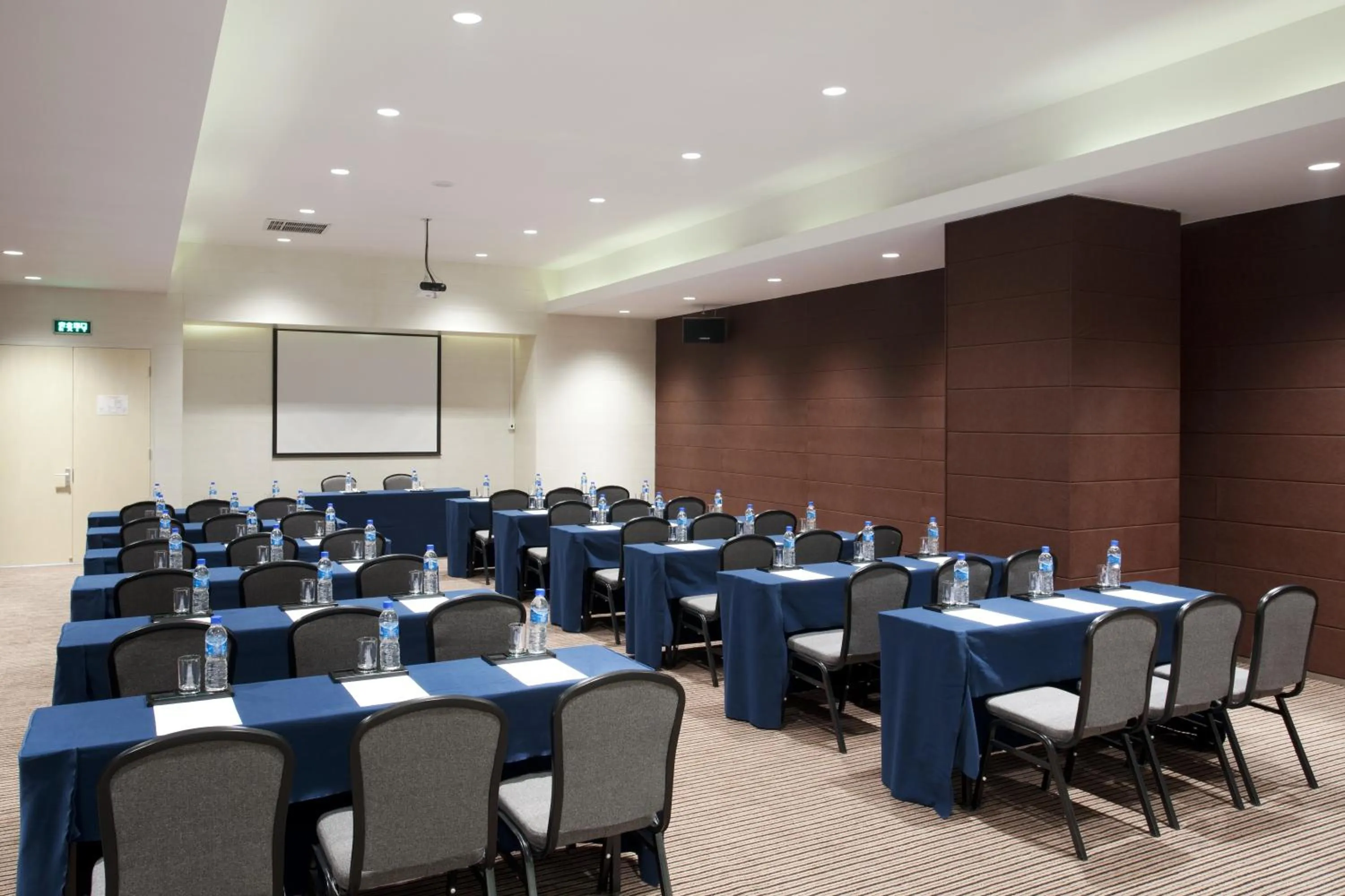 Meeting/conference room in LeafIN Hotel Beijing Minzuyuan l Bird's Nest
