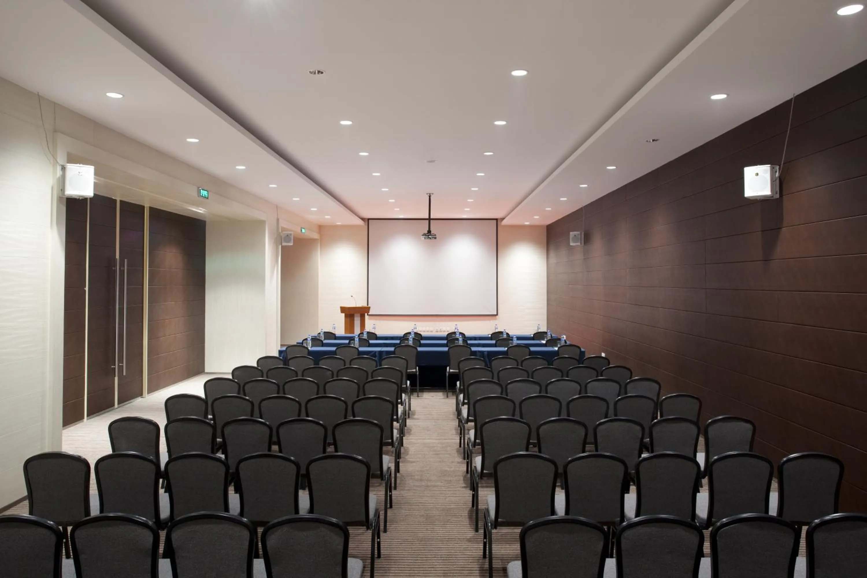 Meeting/conference room in LeafIN Hotel Beijing Minzuyuan l Bird's Nest