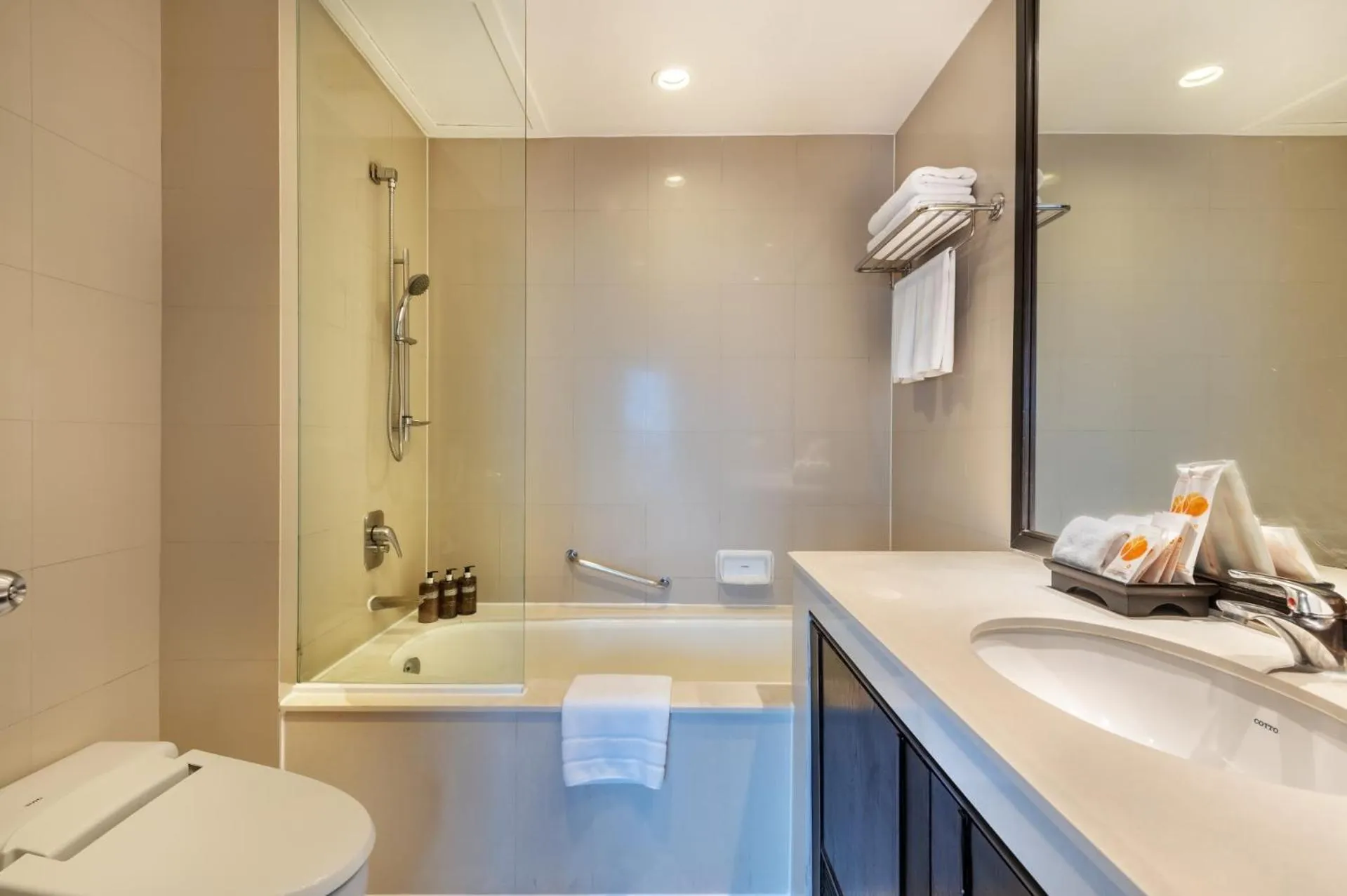 Shower in Bandara Suites Silom, Bangkok