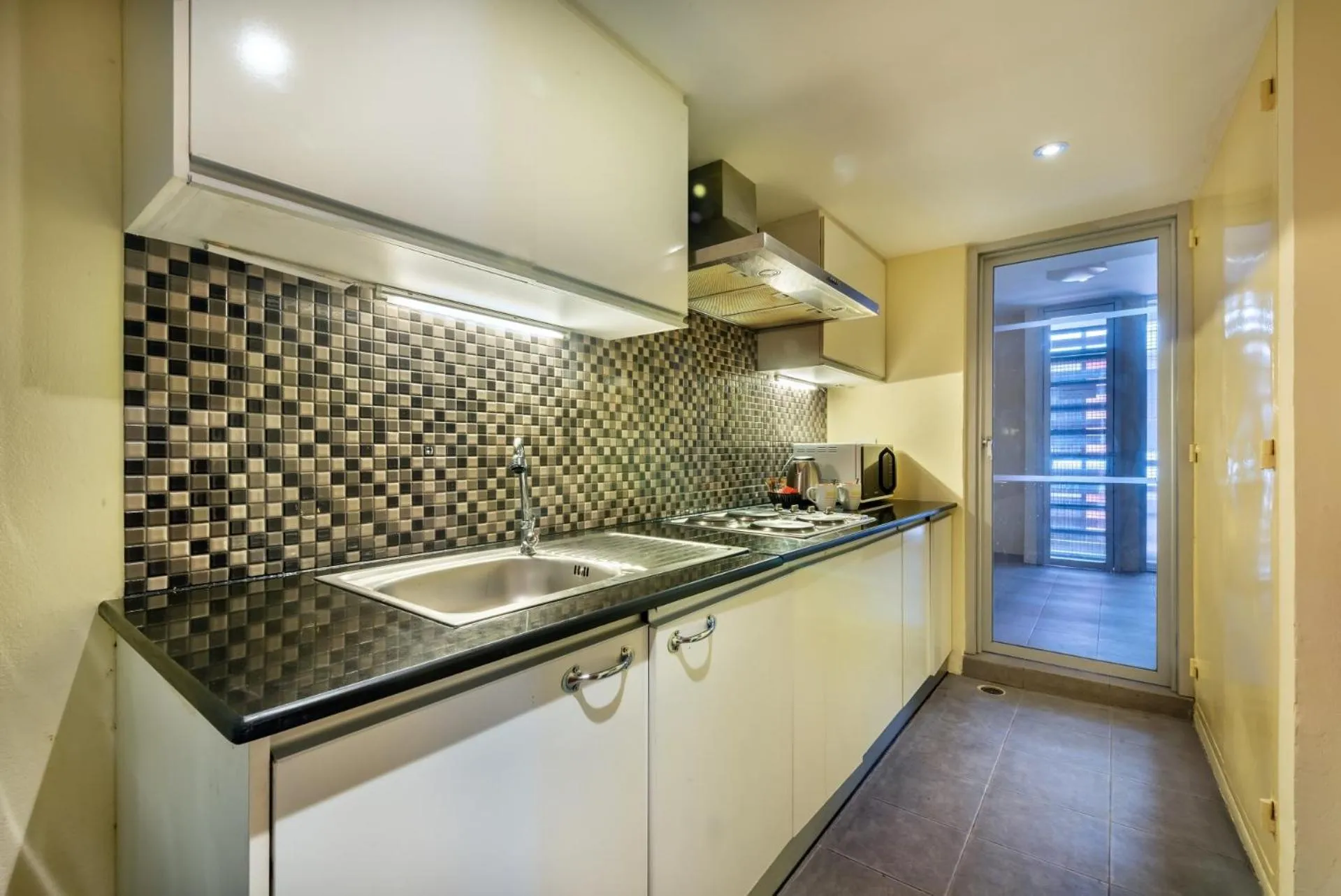 Kitchen or kitchenette in Bandara Suites Silom, Bangkok