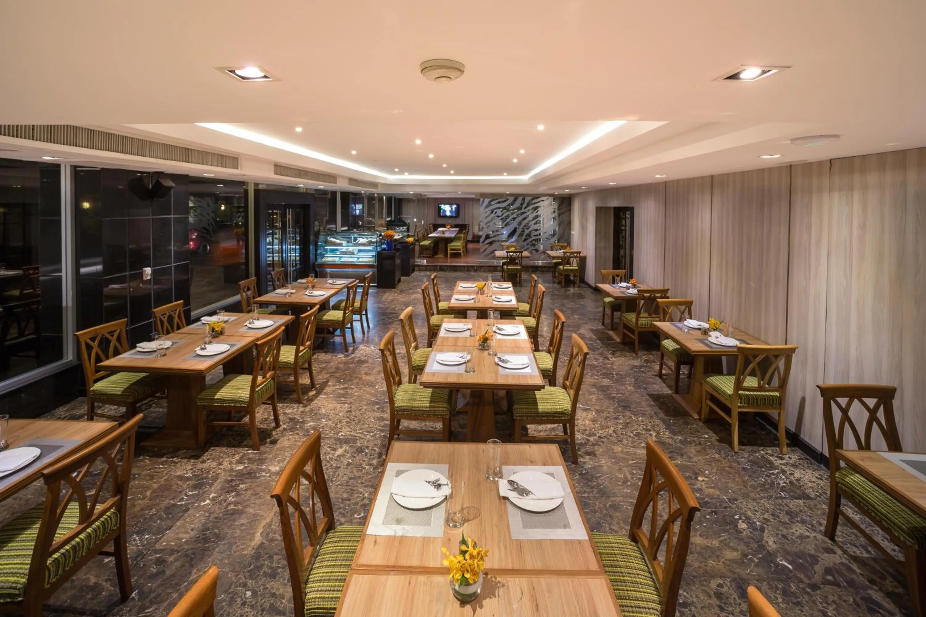 Restaurant/places to eat in Bandara Suites Silom, Bangkok