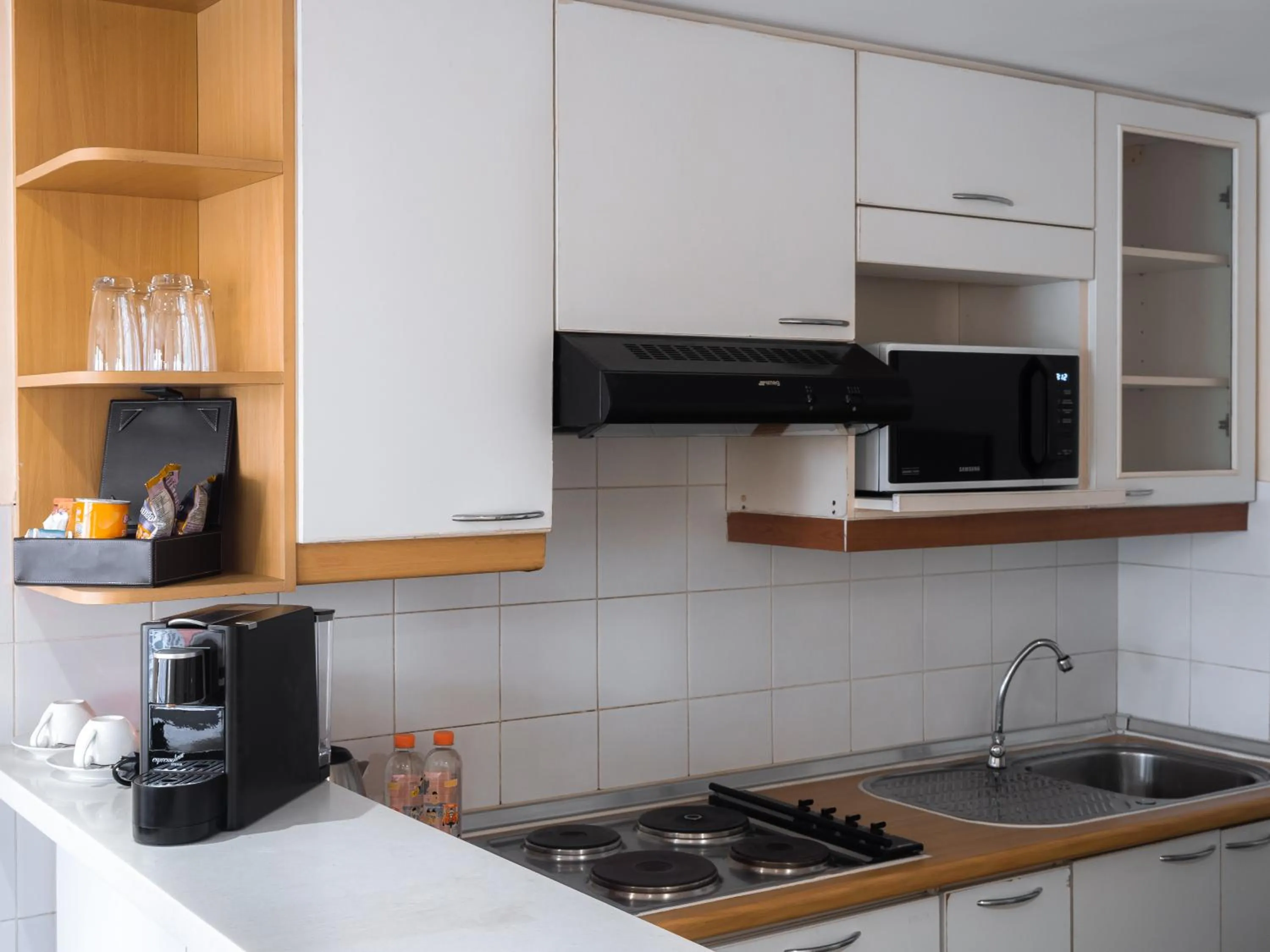 Coffee/tea facilities in Bandara Suites Silom, Bangkok
