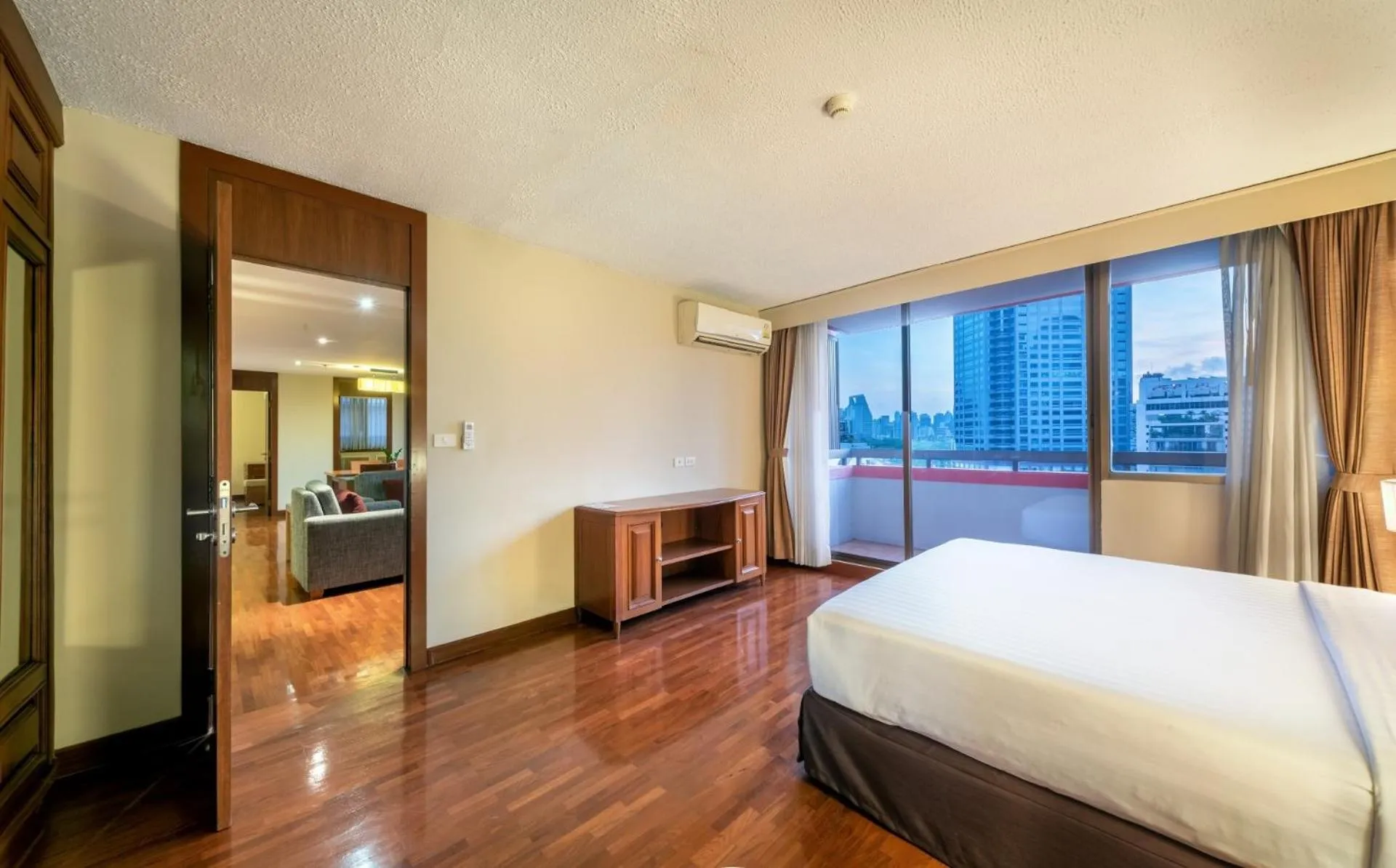 Bed in Bandara Suites Silom, Bangkok