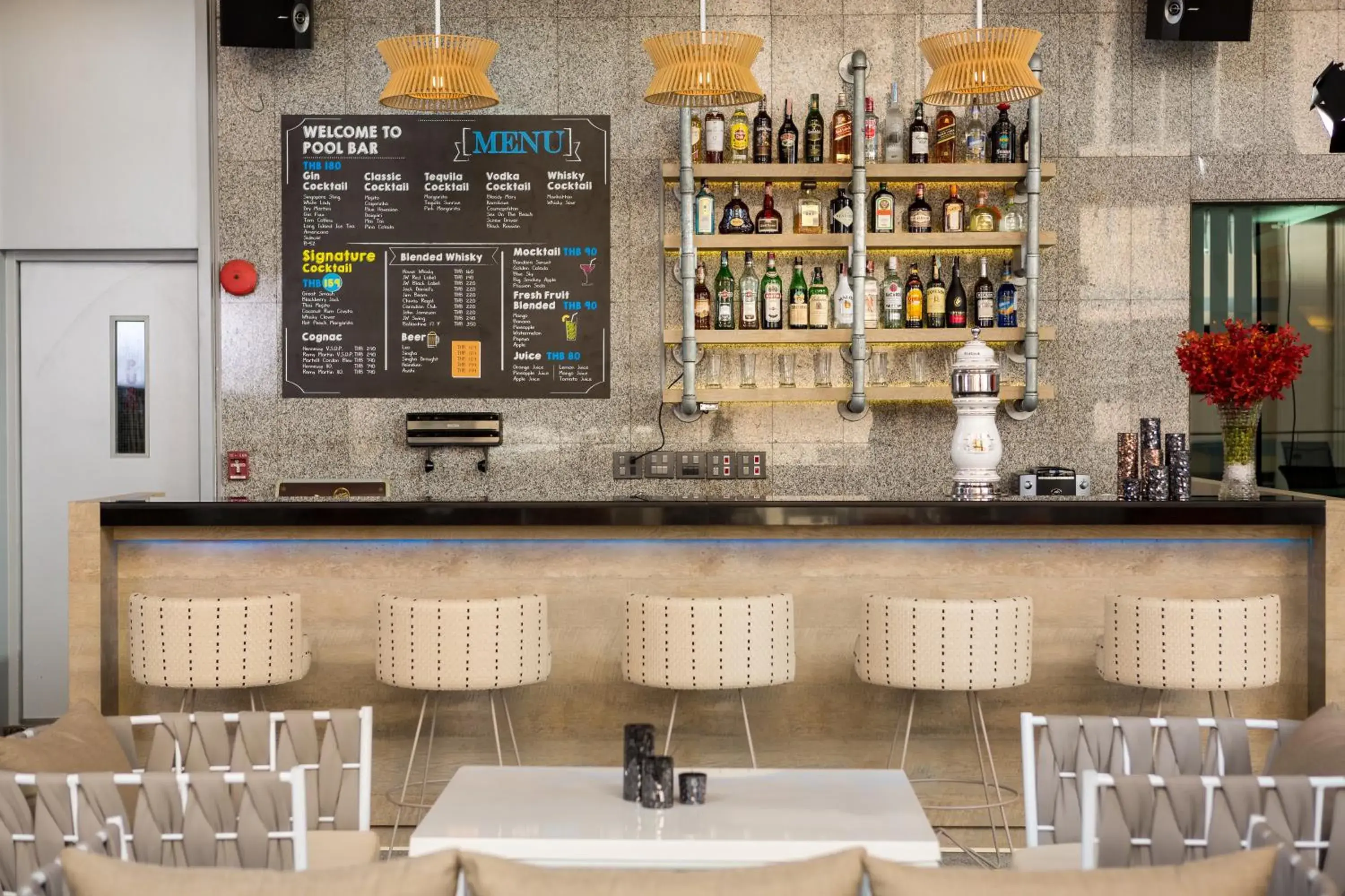 Restaurant/places to eat in Bandara Suites Silom, Bangkok Restaurant/places to eat in Bandara Suites Silom, Bangkok