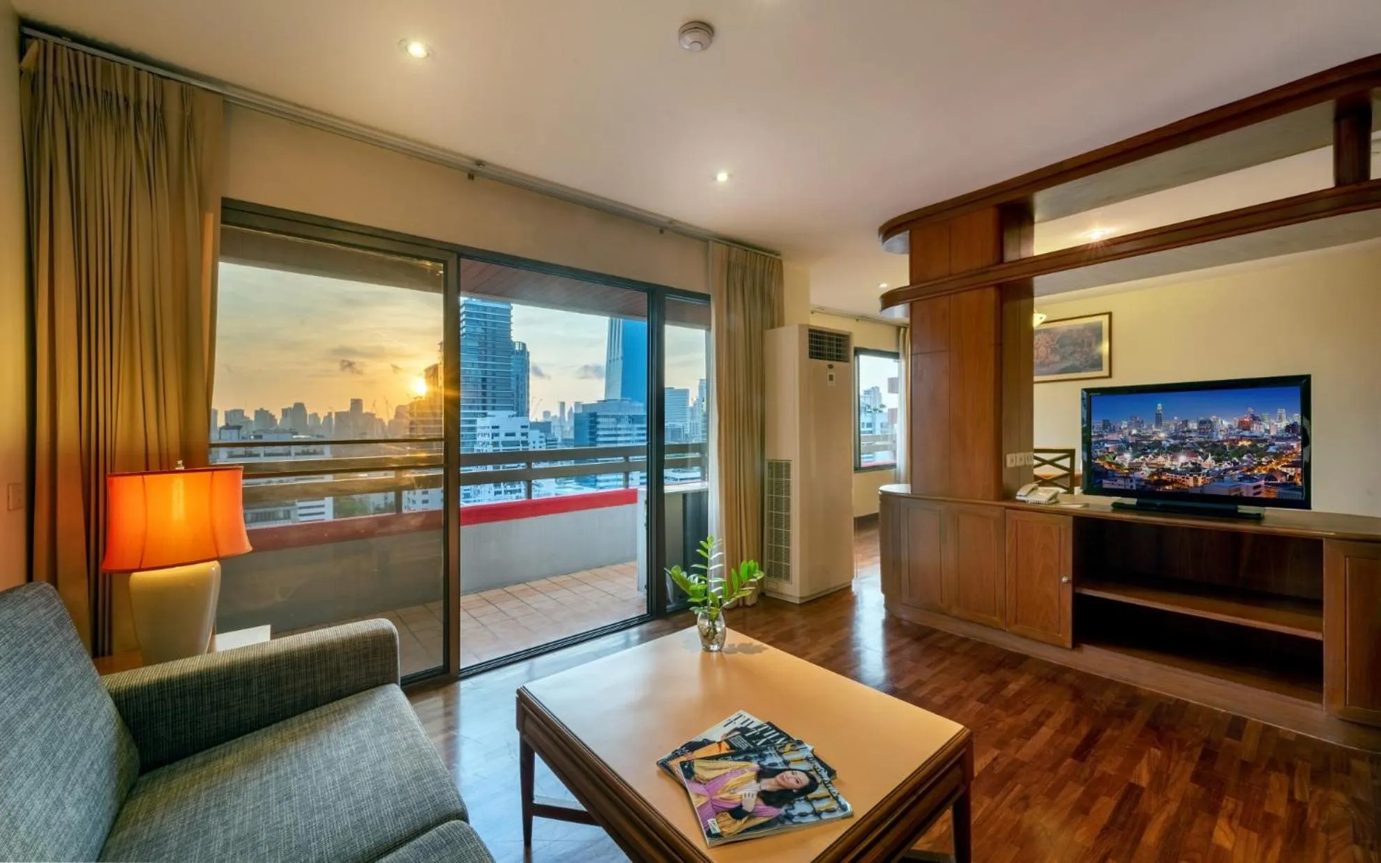 TV and multimedia in Bandara Suites Silom, Bangkok