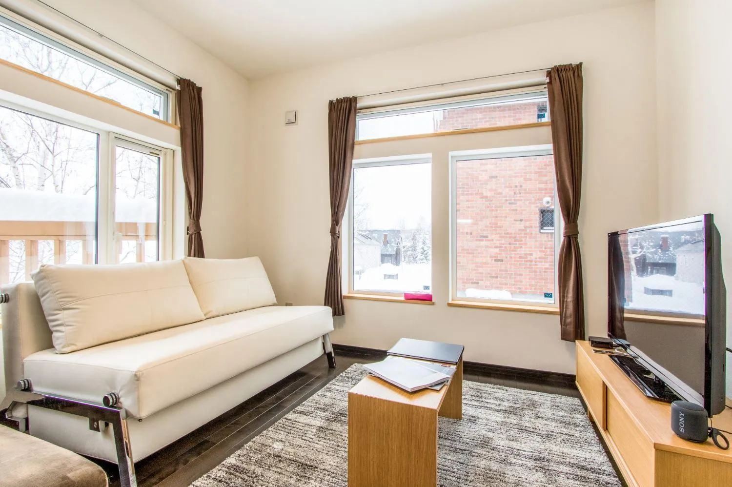 TV and multimedia in Lodge Mori Apartments