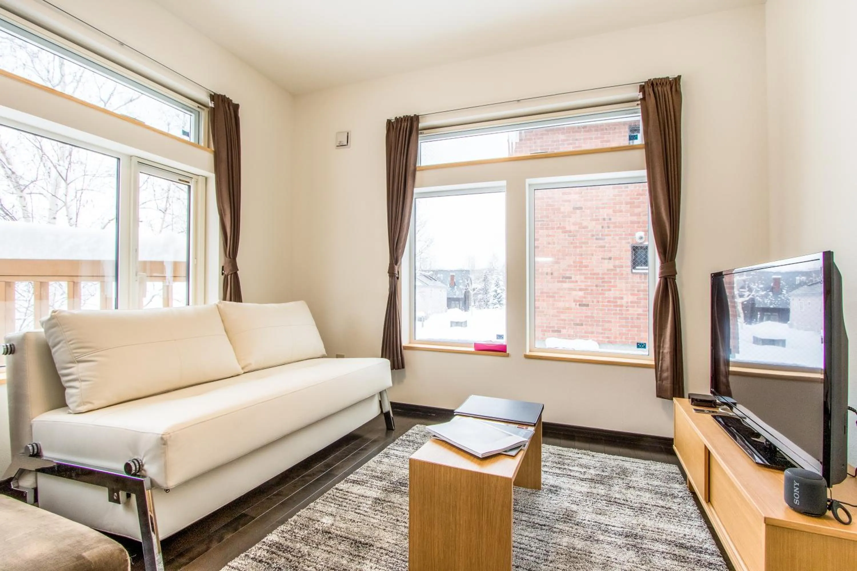 TV and multimedia in Lodge Mori Apartments