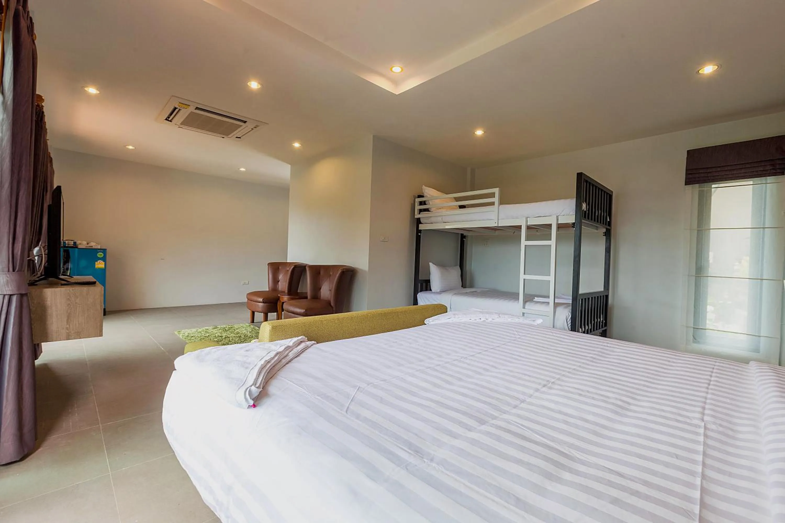 Photo of the whole room in Phi Phi Top View Resort
