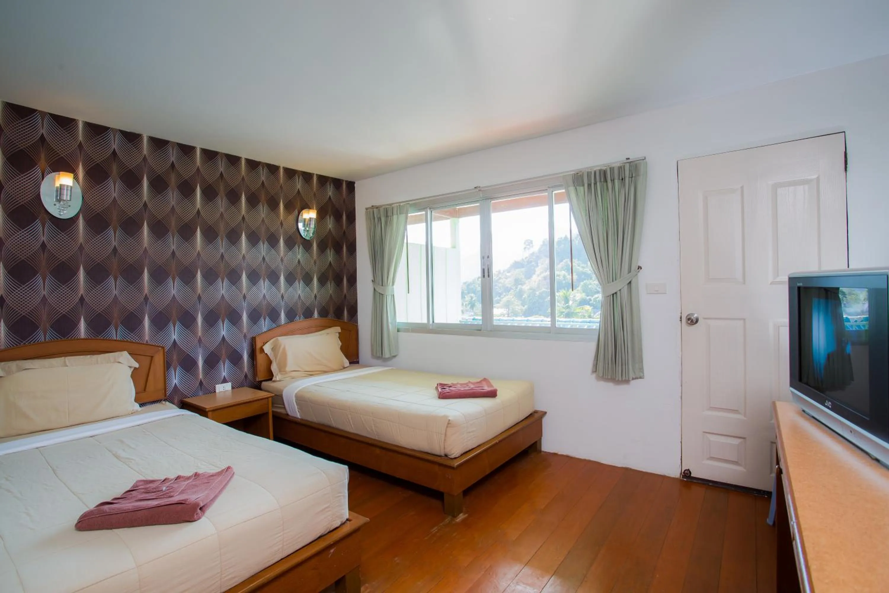 Bed in Phi Phi Top View Resort