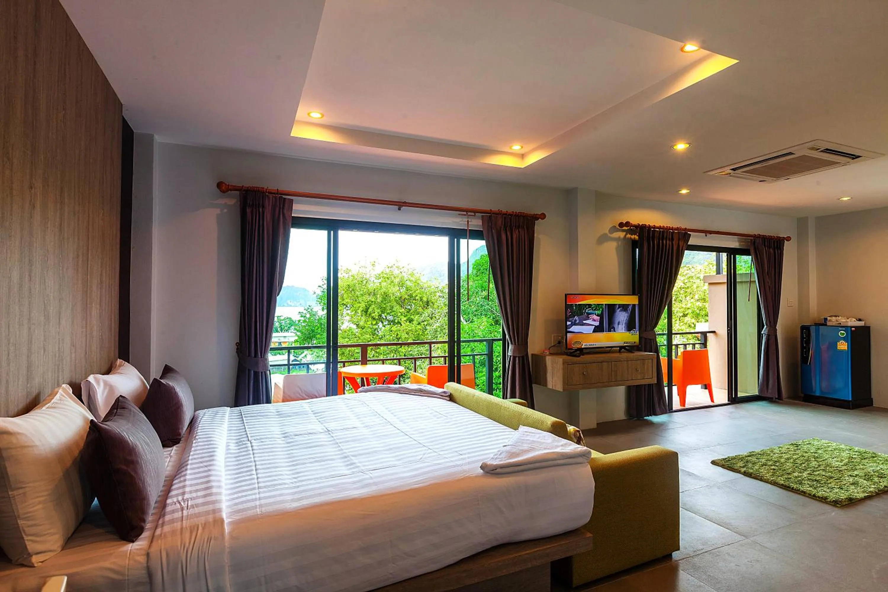 Bed in Phi Phi Top View Resort