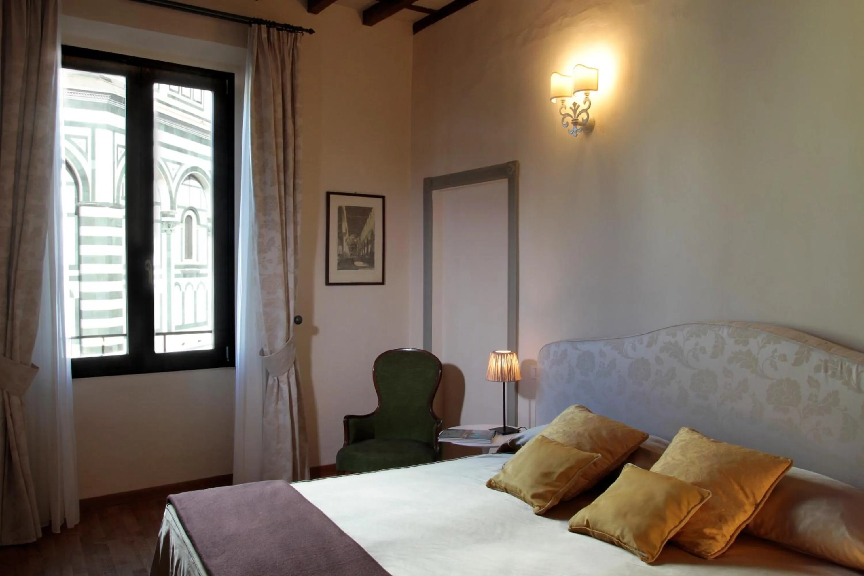 Photo of the whole room, Bed in B&B A Florence View