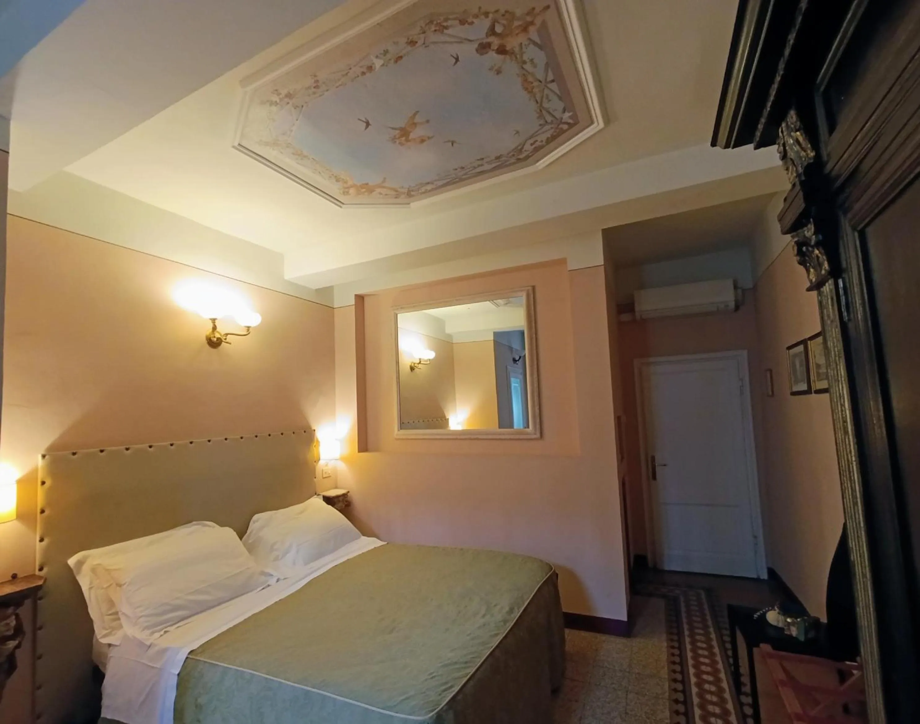 Photo of the whole room, Bed in B&B A Florence View