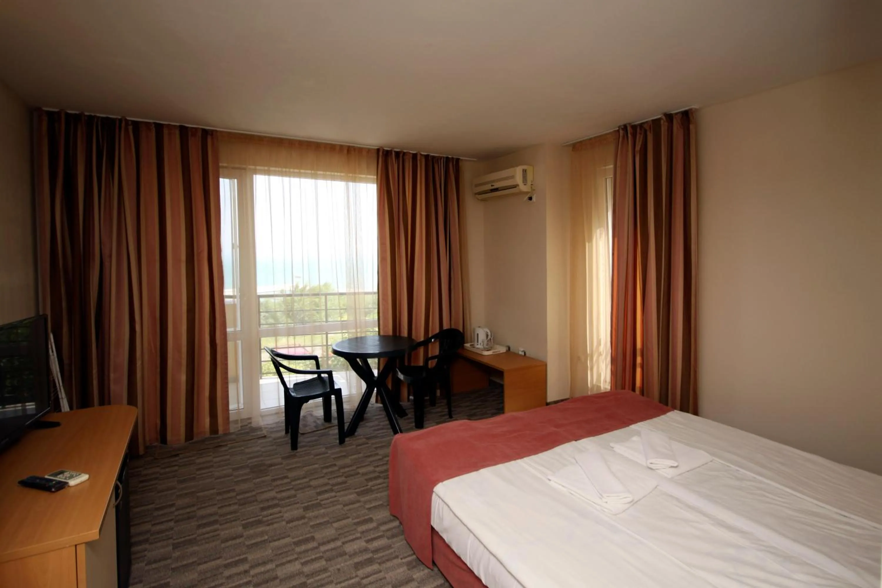 Balcony/Terrace, Bed in Hotel Briz