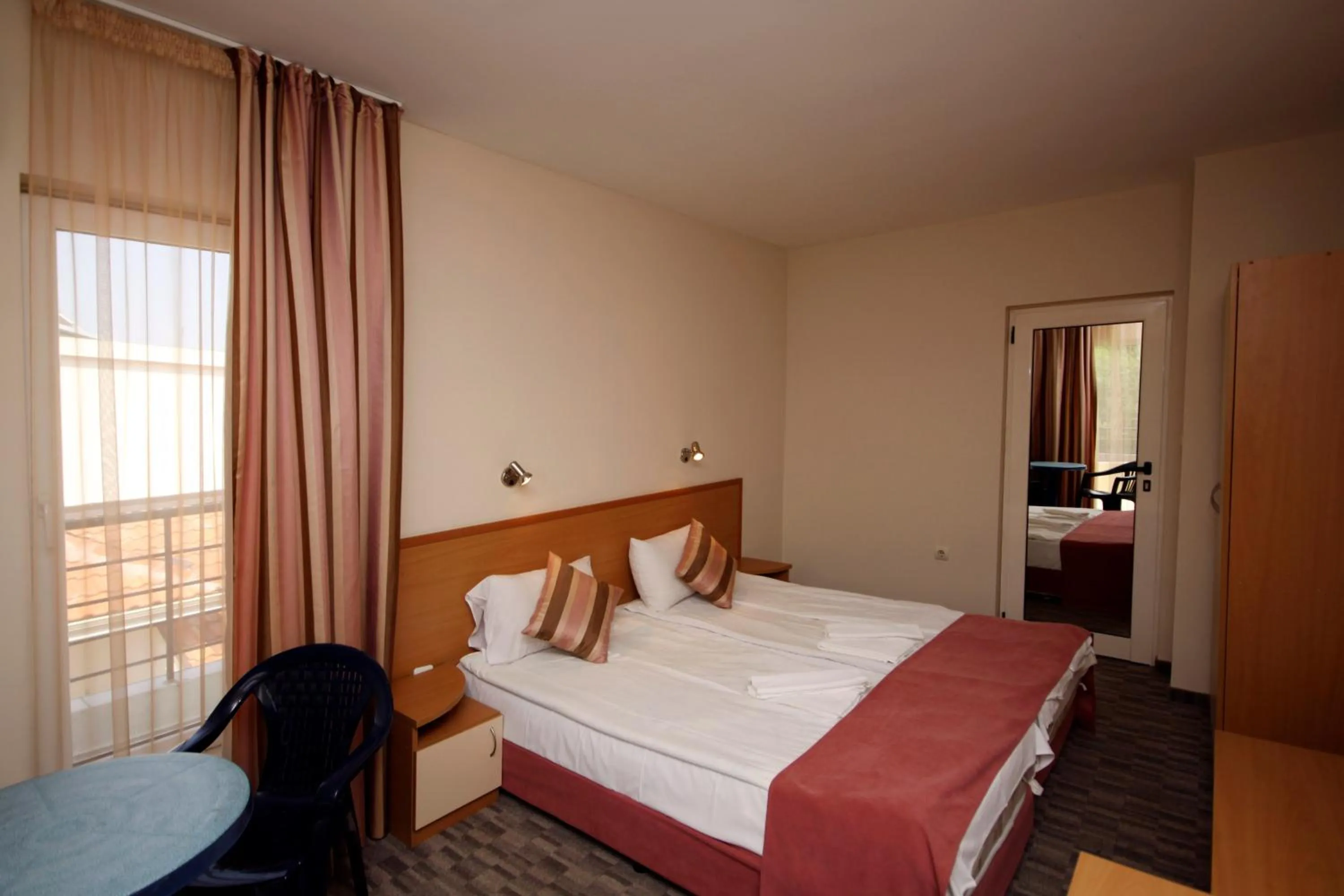 Balcony/Terrace, Bed in Hotel Briz