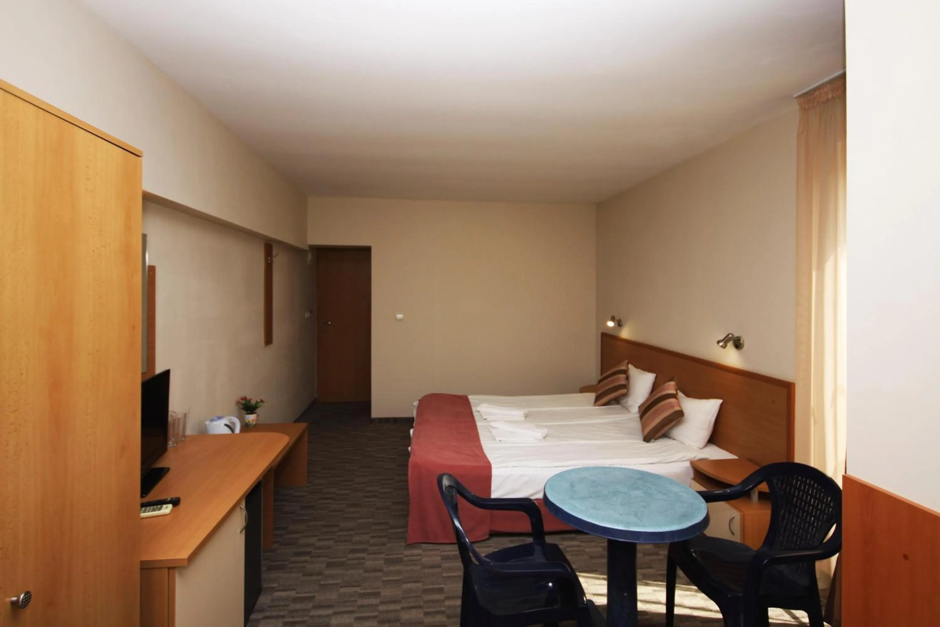 Balcony/Terrace, Bed in Hotel Briz