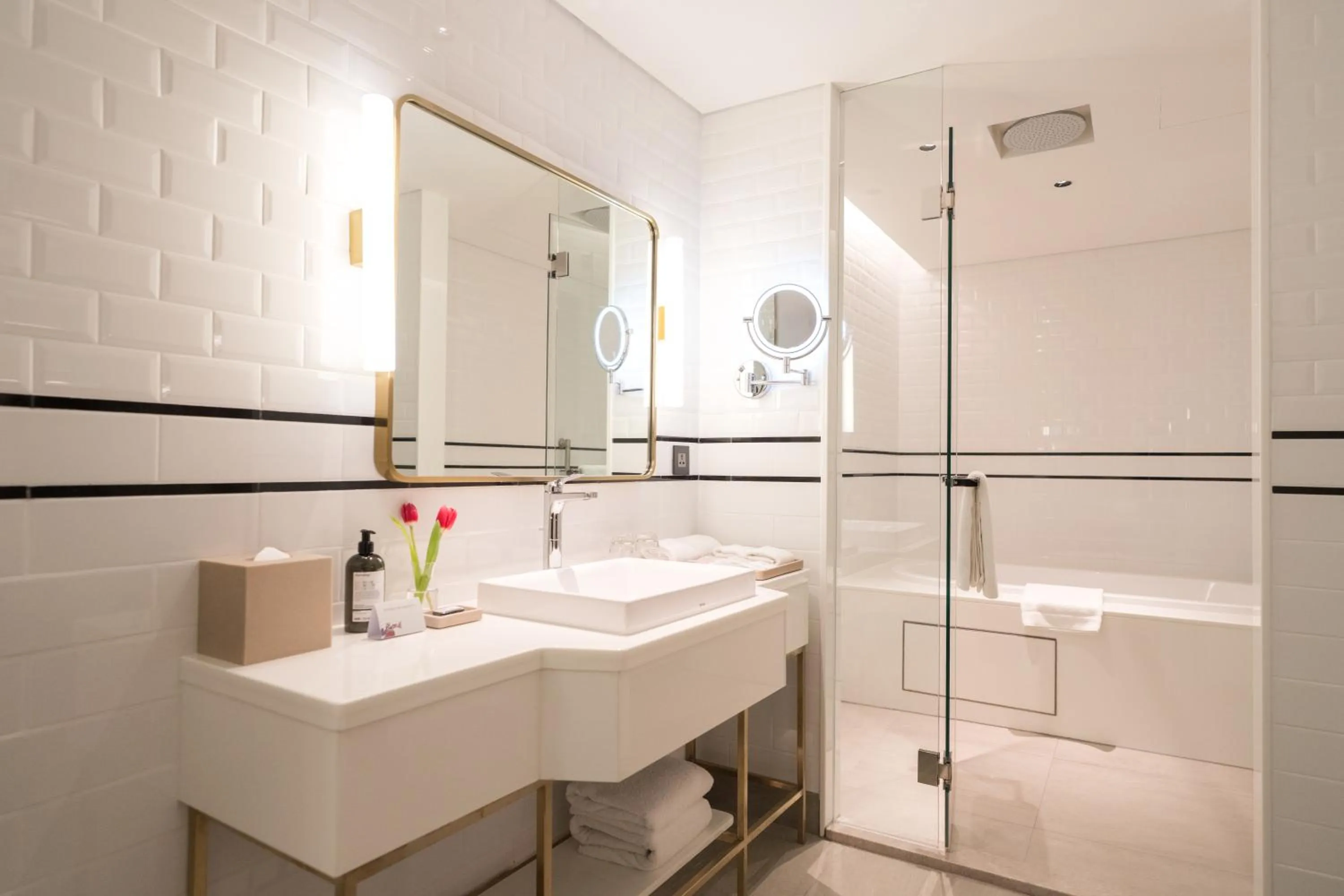 Bathroom in Montien Hotel Surawong Bangkok