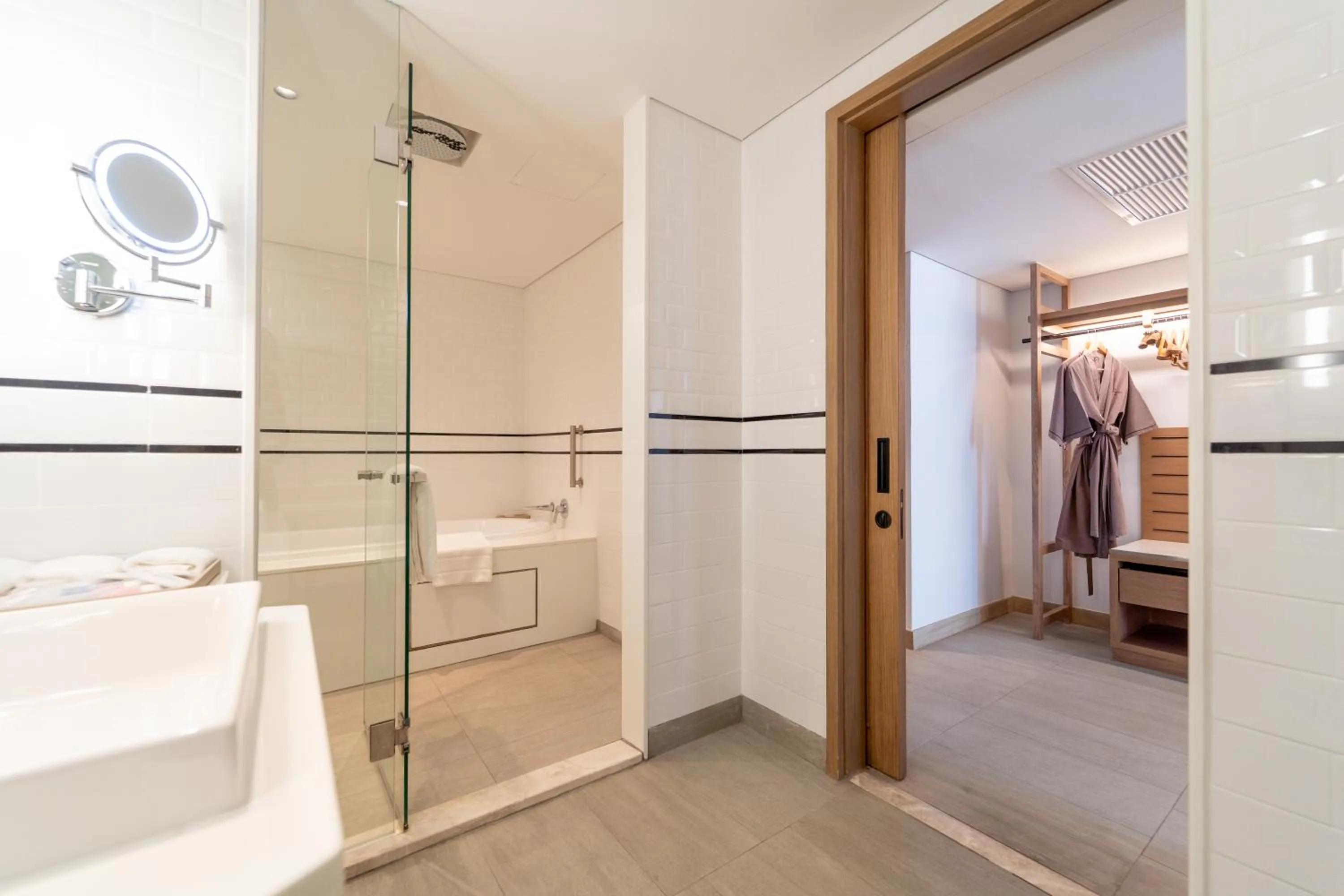 Bathroom in Montien Hotel Surawong Bangkok