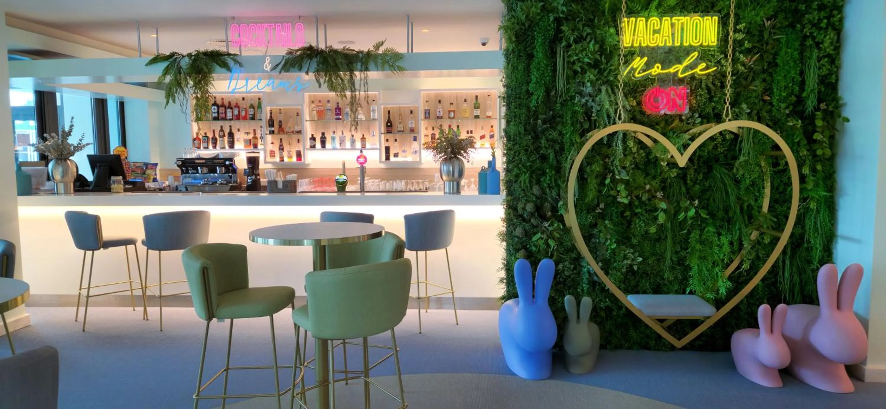 Lounge or bar in Aquashow Park Hotel