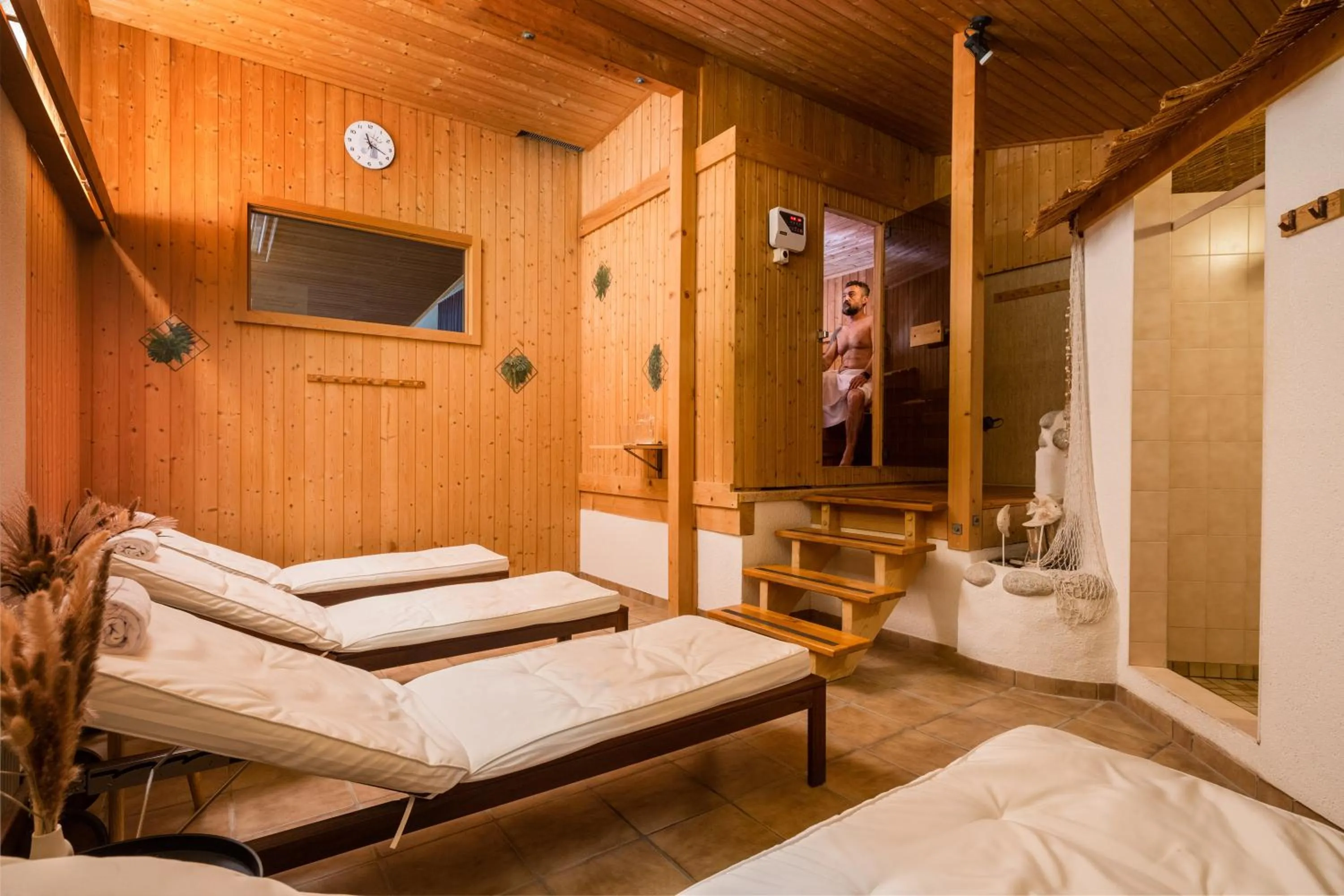 Sauna, Bed in Hotel Lindenhof by Crossworld AG