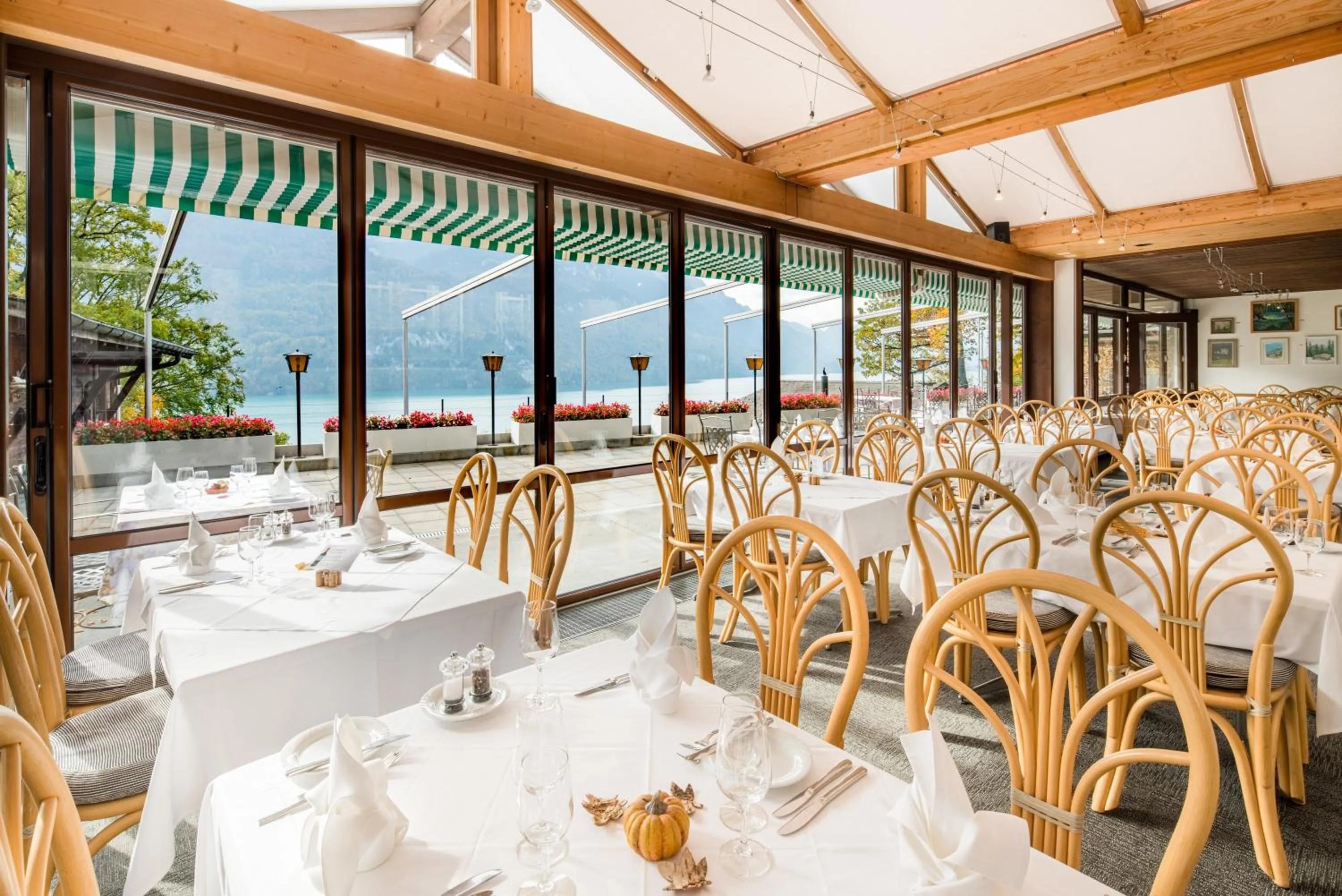 Restaurant/places to eat in Hotel Lindenhof by Crossworld AG