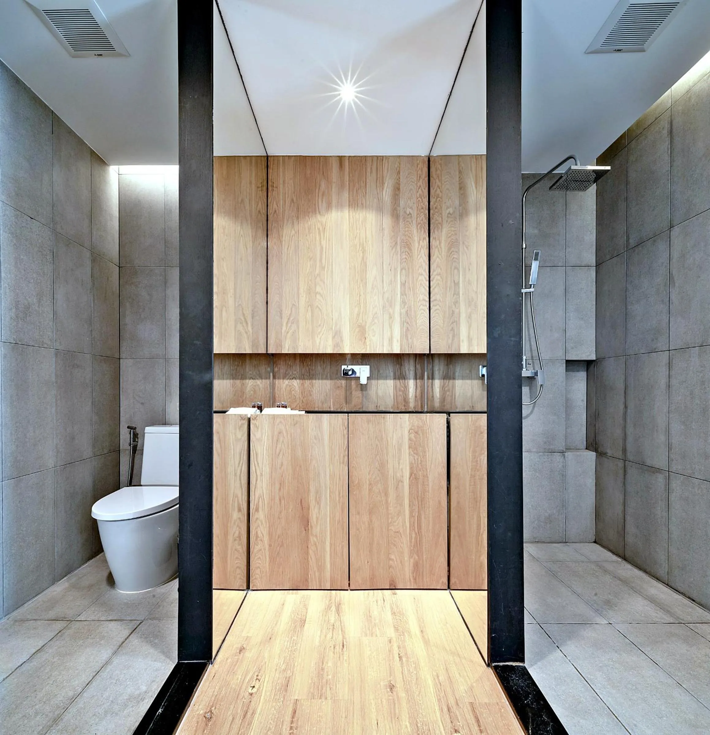 Shower in De Capoc Resort