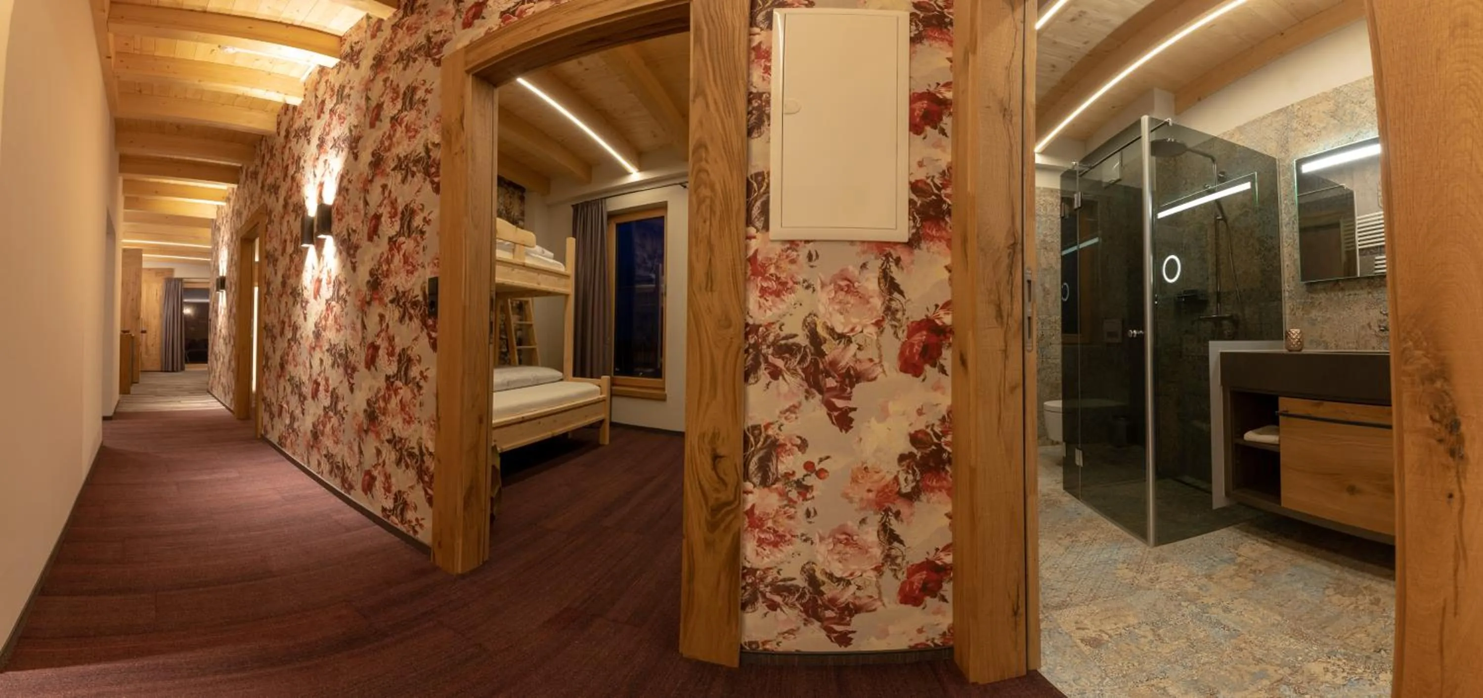 Decorative detail, Bed in Appartement Zillertal Klee mit Restaurant KleemenTine