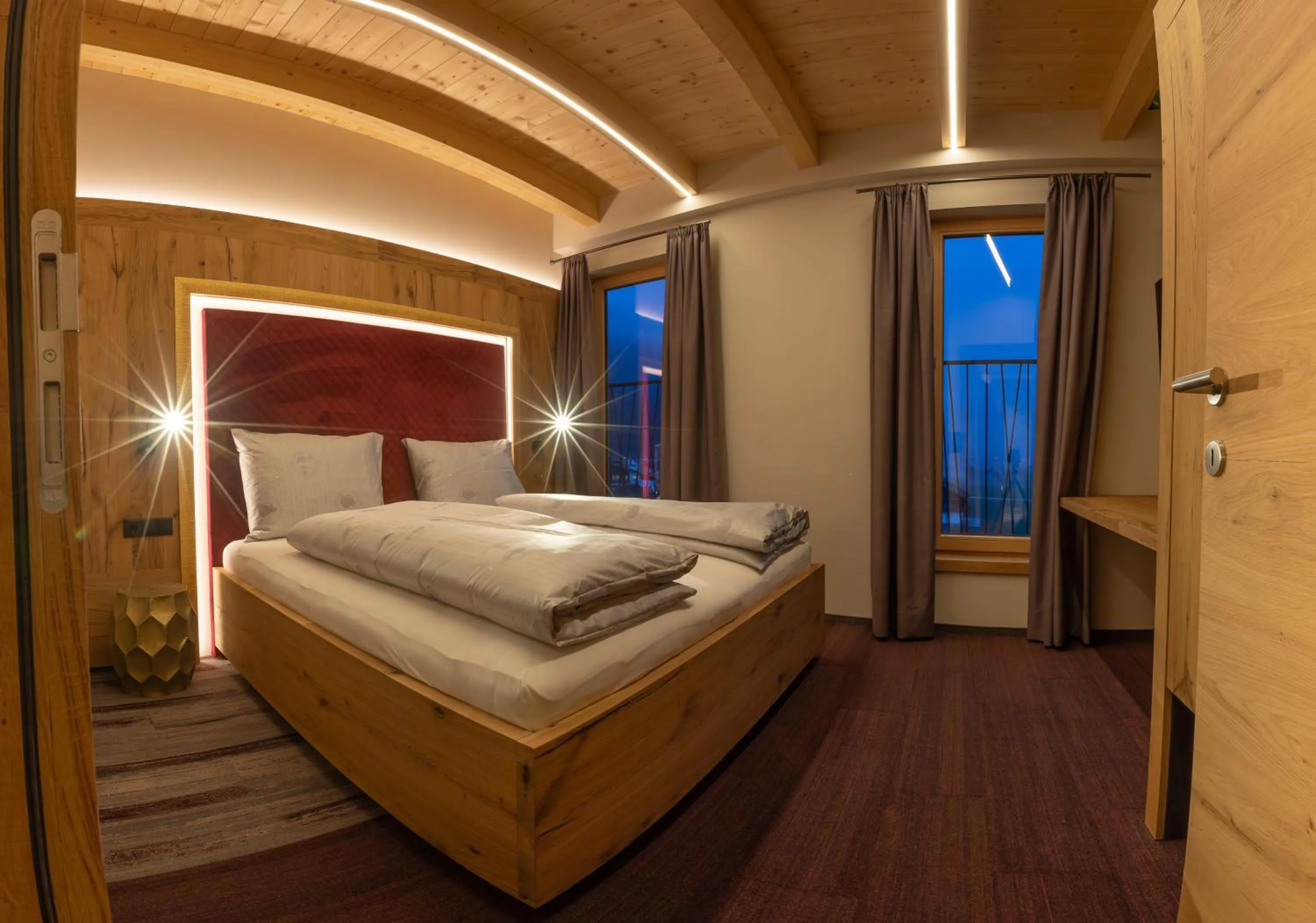 Bed in Appartement Zillertal Klee mit Restaurant KleemenTine