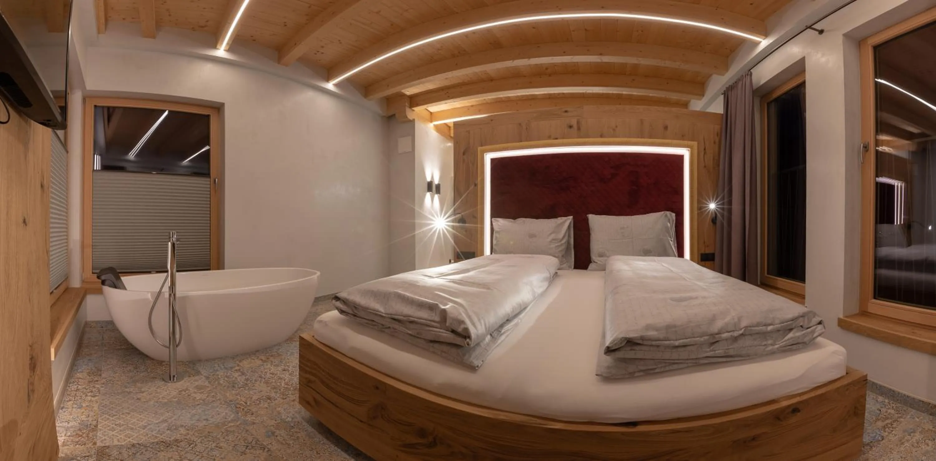 Bed in Appartement Zillertal Klee mit Restaurant KleemenTine
