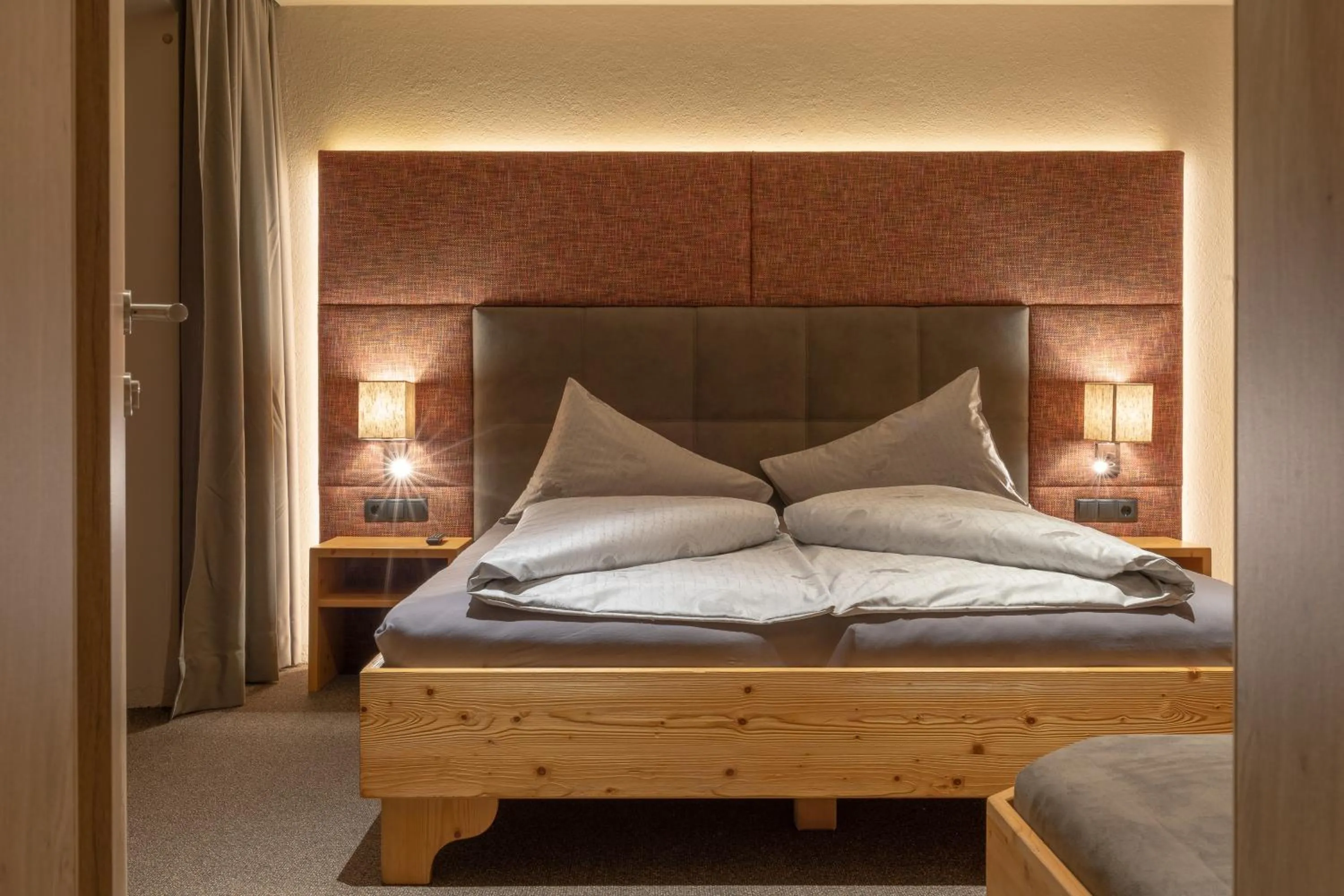 Bed in Appartement Zillertal Klee mit Restaurant KleemenTine