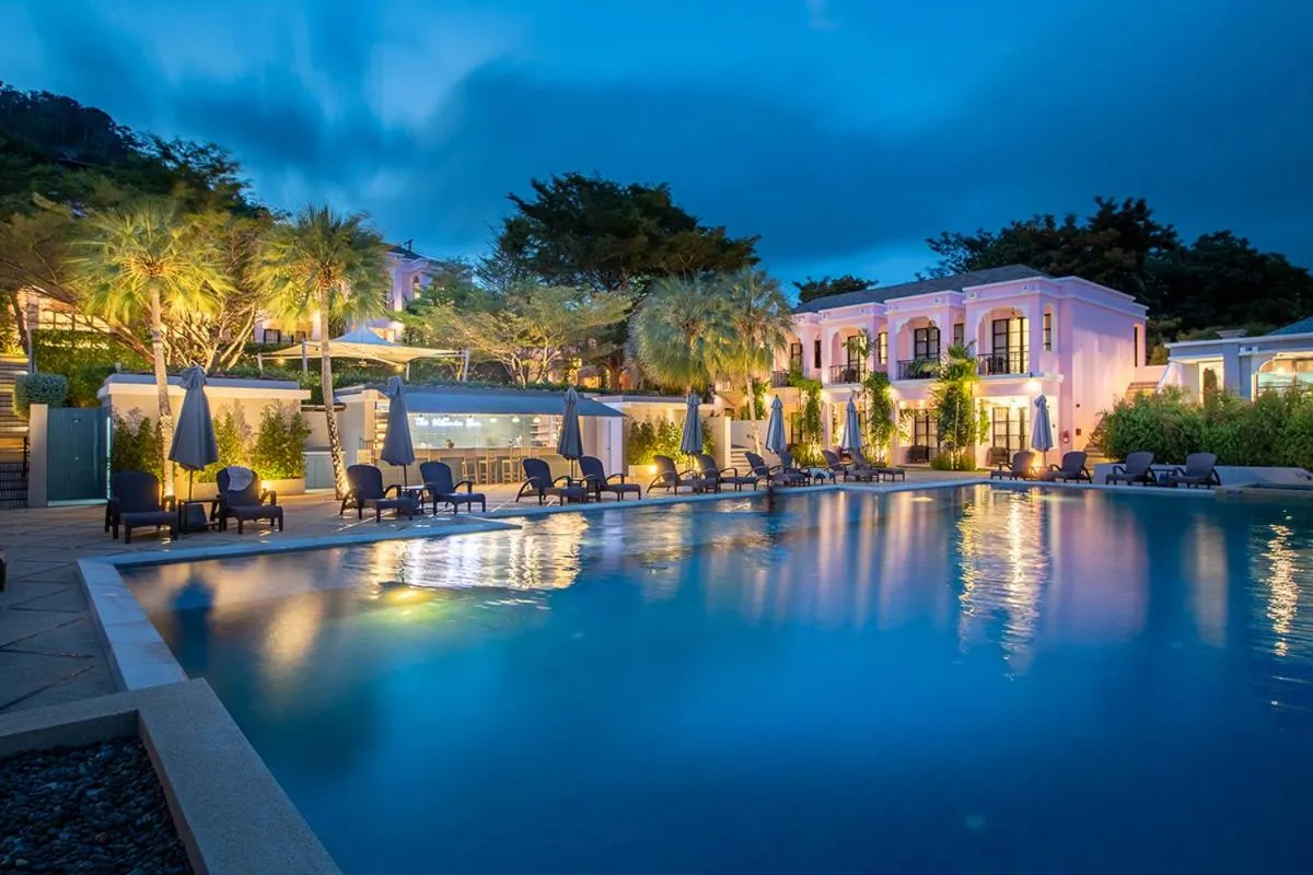 Swimming pool in Absolute Sanctuary