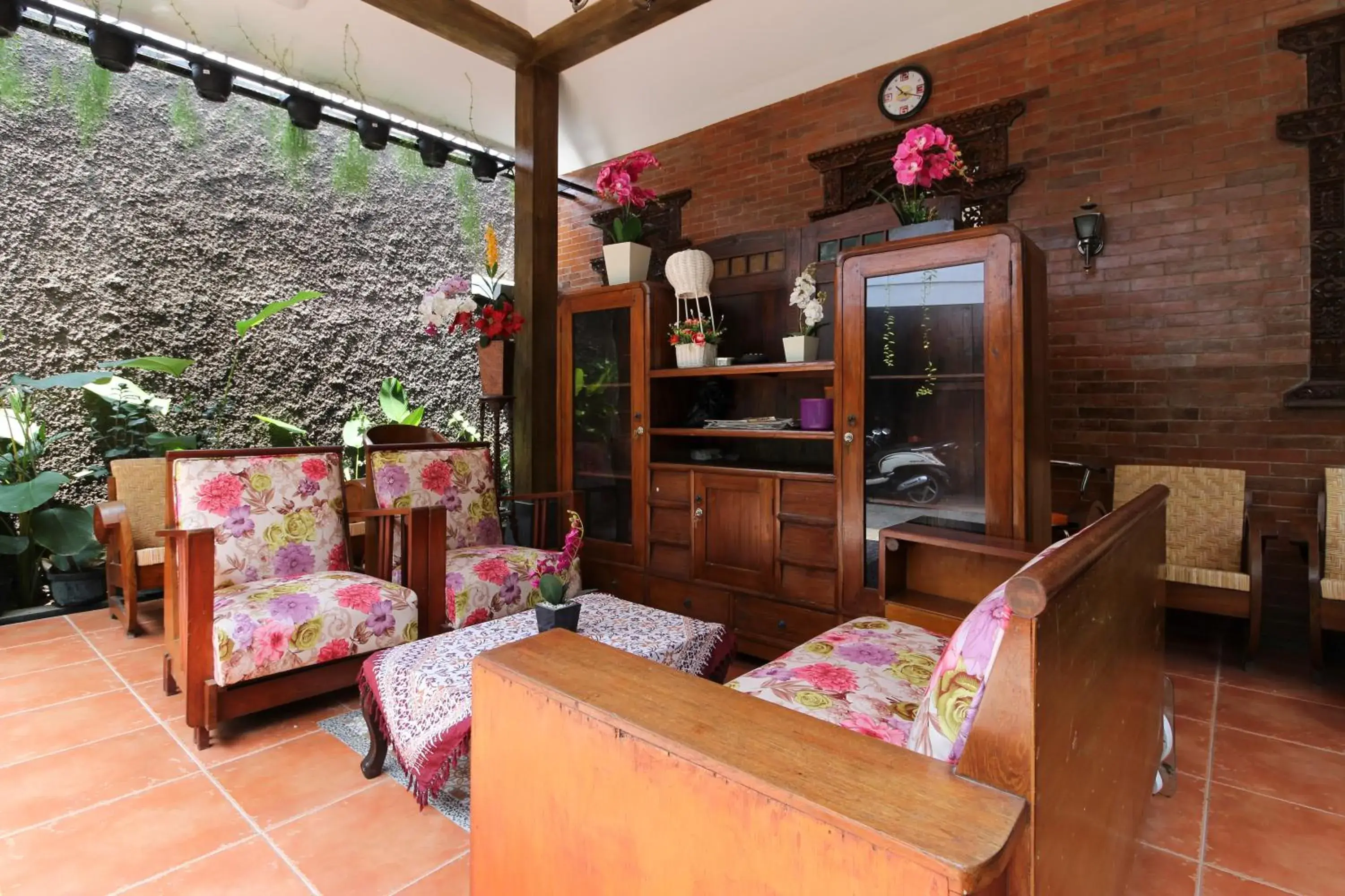 Lobby or reception in RedDoorz Plus near Jogja Kembali Monument Lobby or reception in RedDoorz Plus near Jogja Kembali Monument