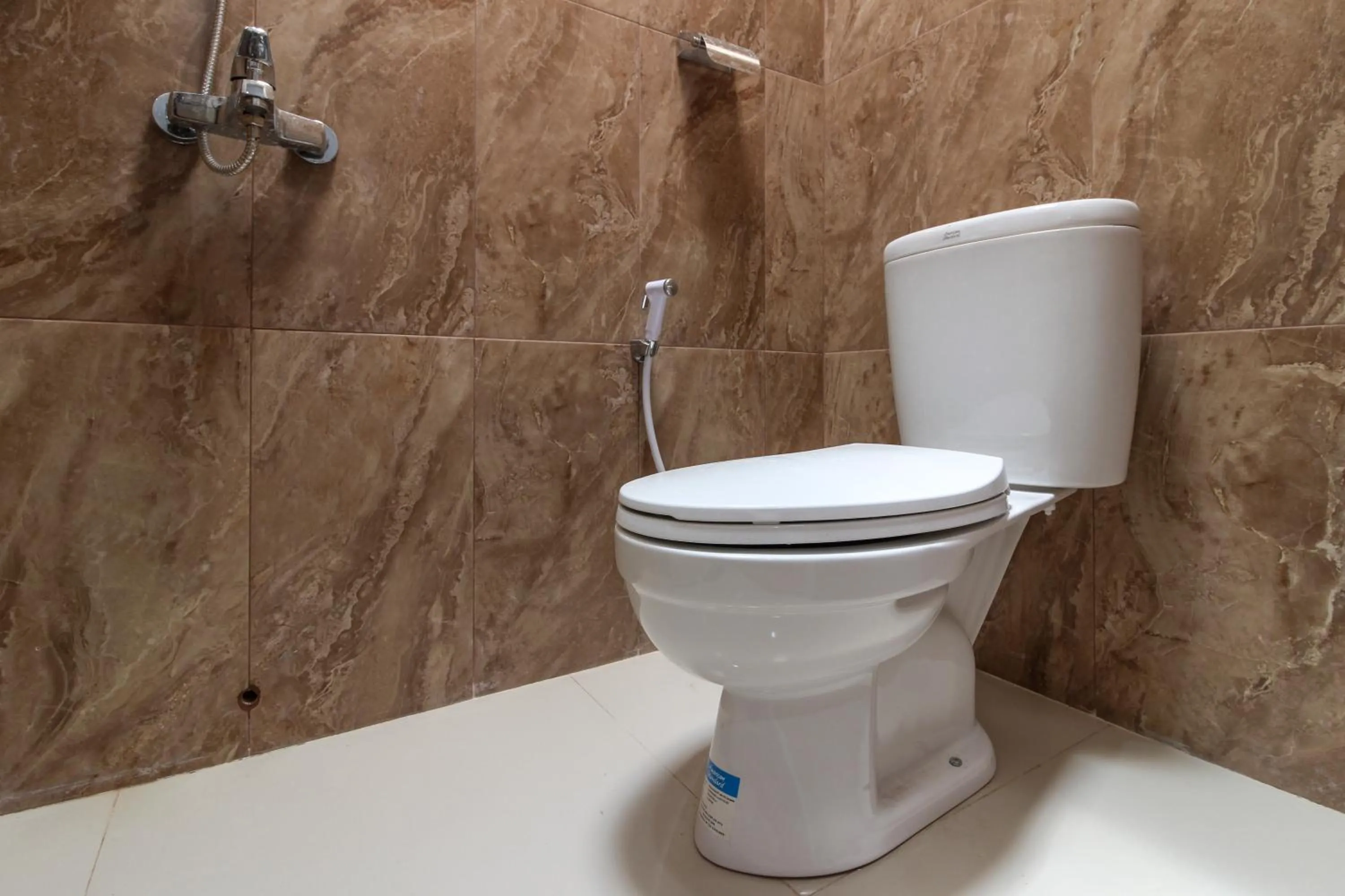 Toilet in RedDoorz Plus near Jogja Kembali Monument