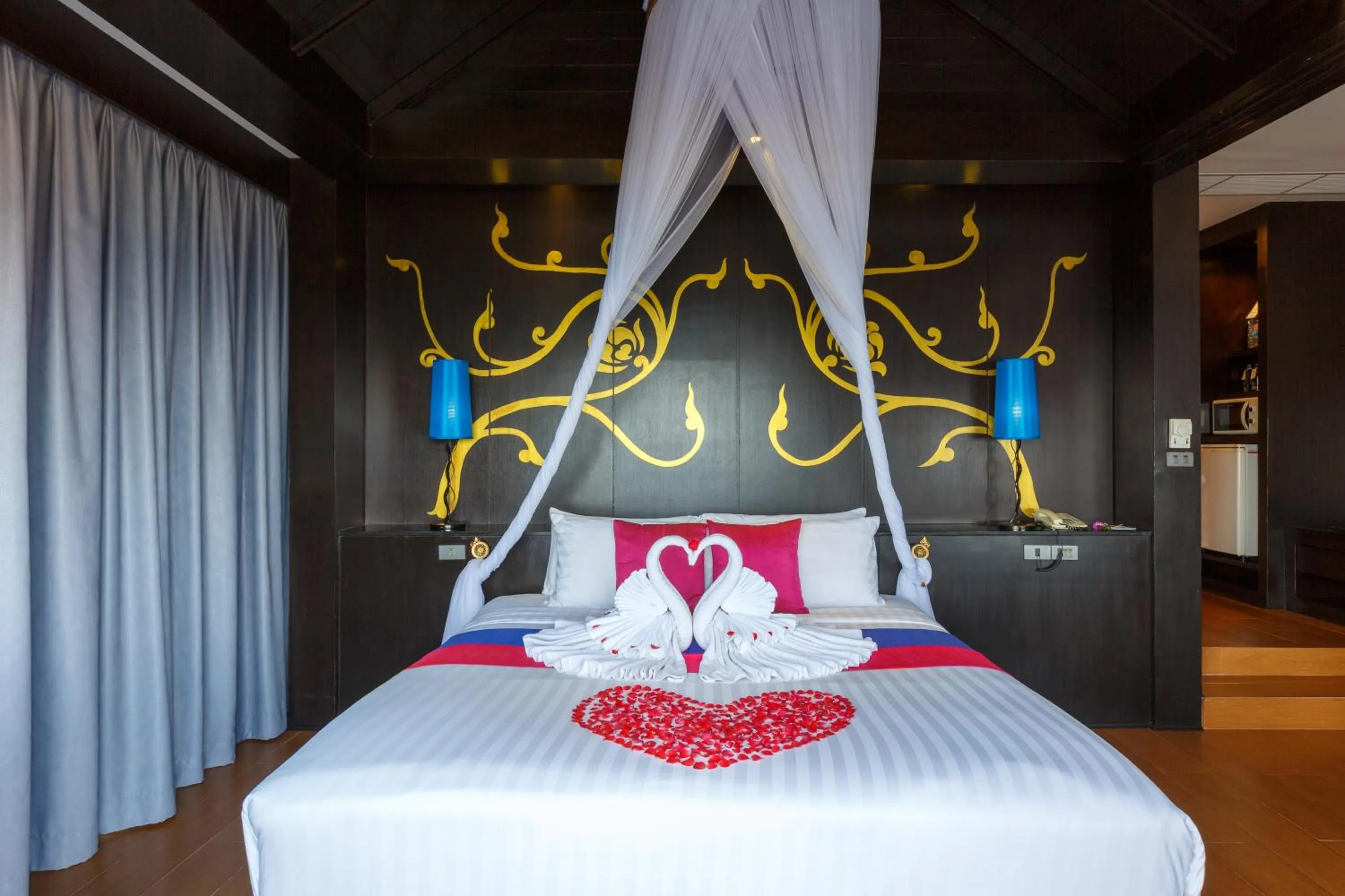 Bed in Namaka Resort Kamala