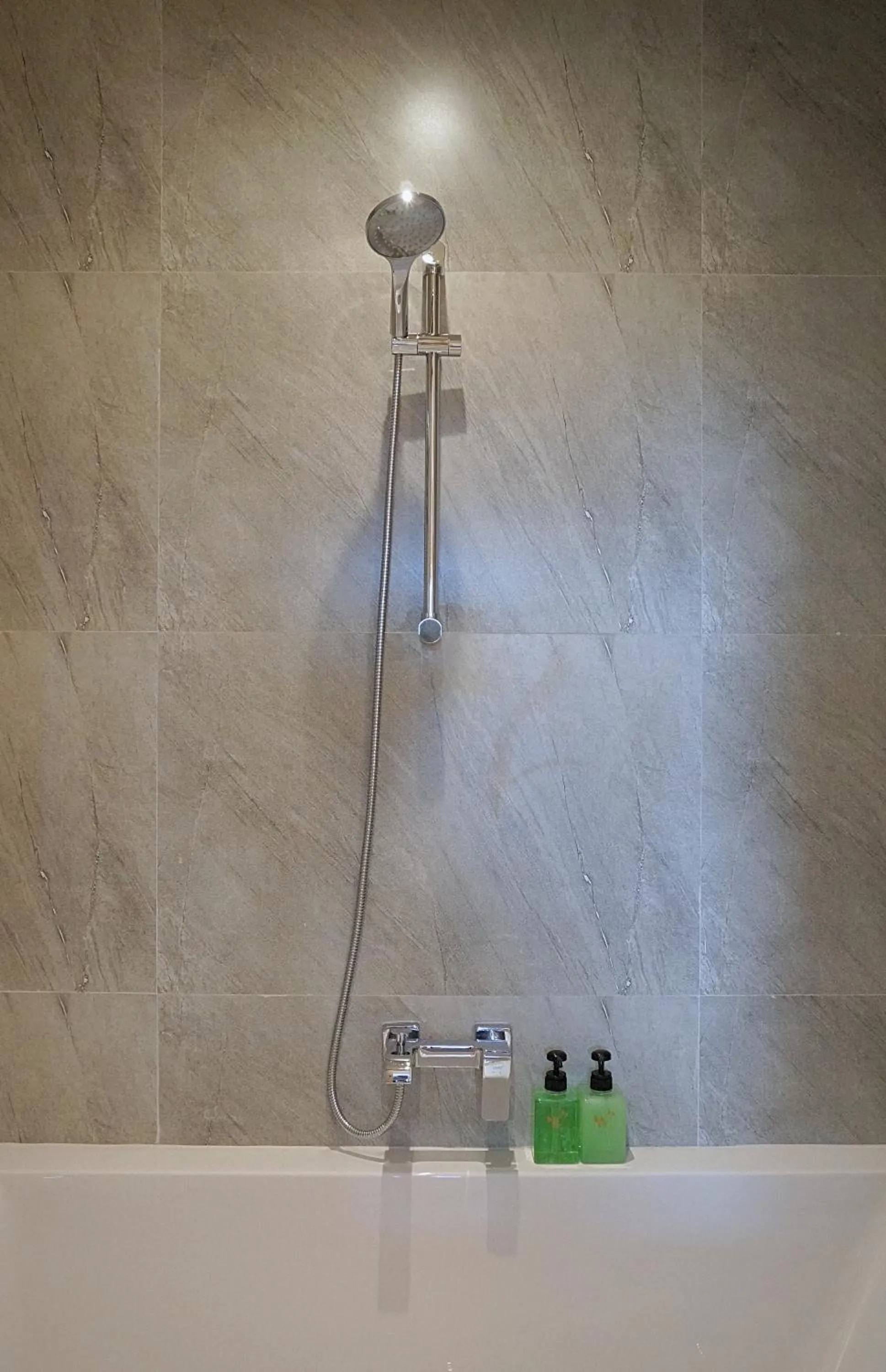 Shower in Namaka Resort Kamala