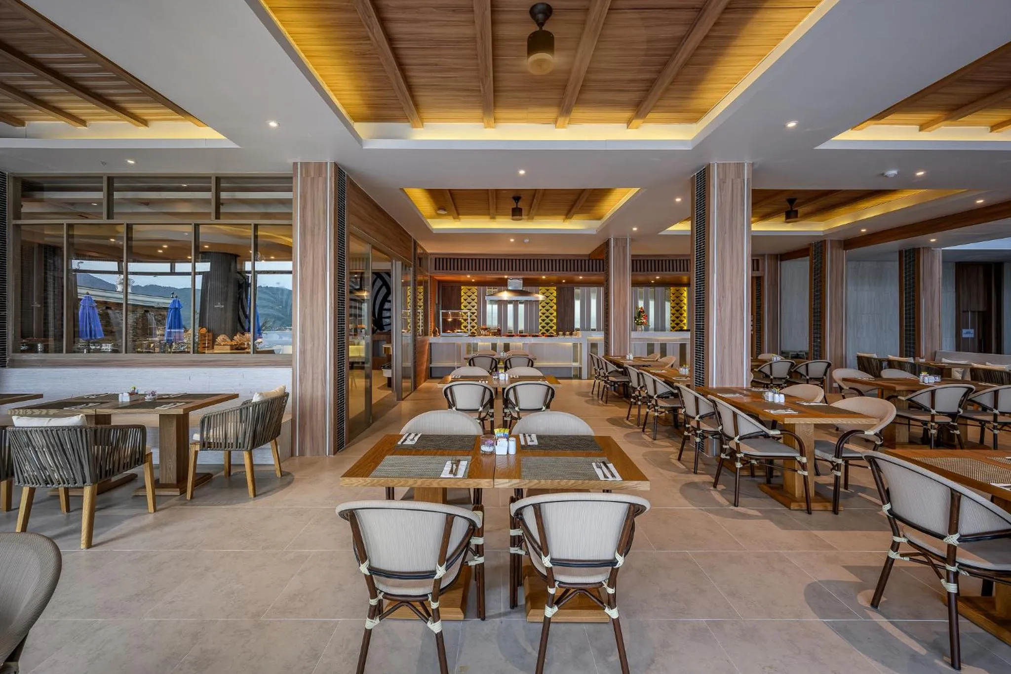 Restaurant/places to eat in Namaka Resort Kamala