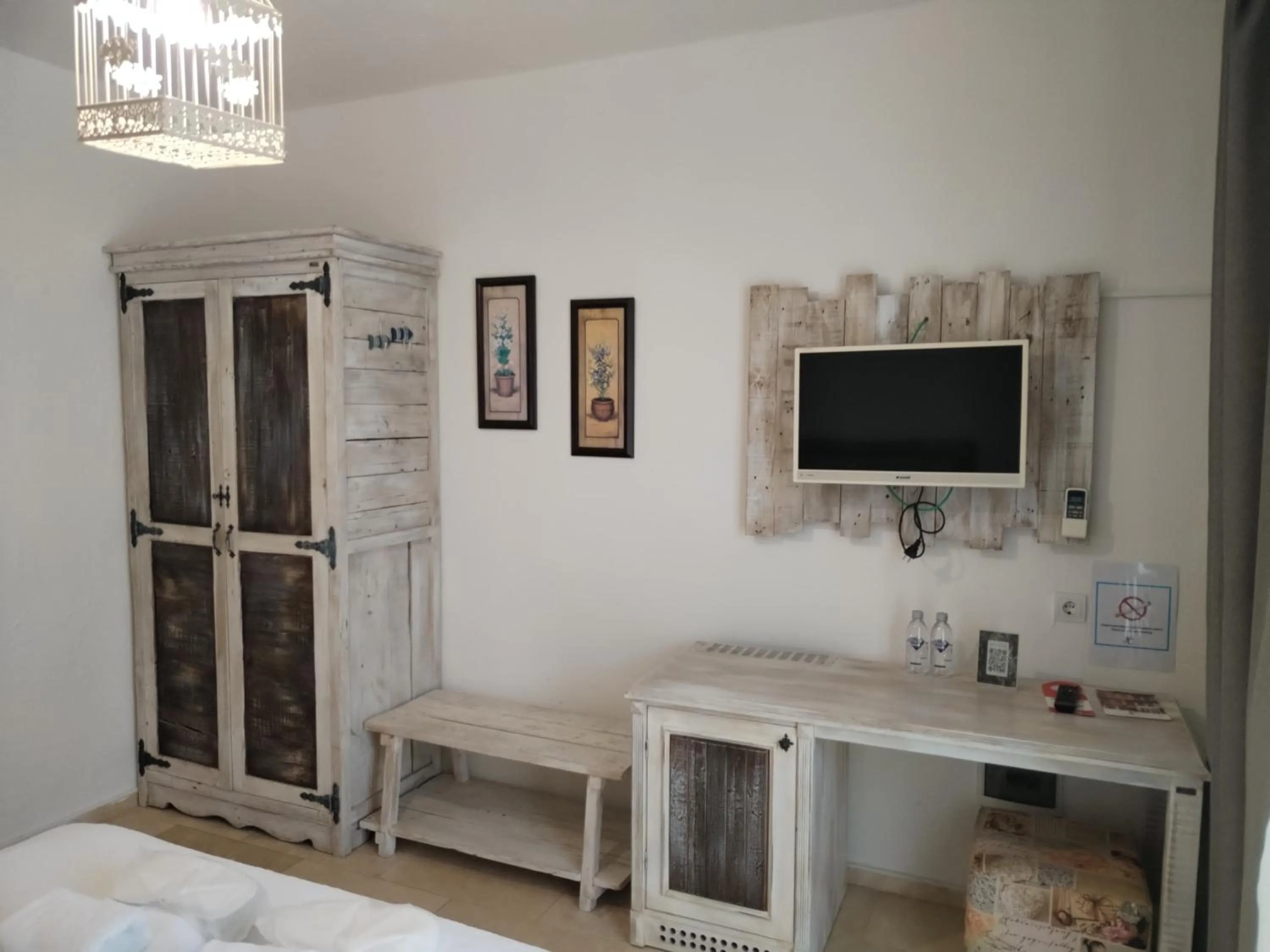 Bedroom, Bed in Bay C